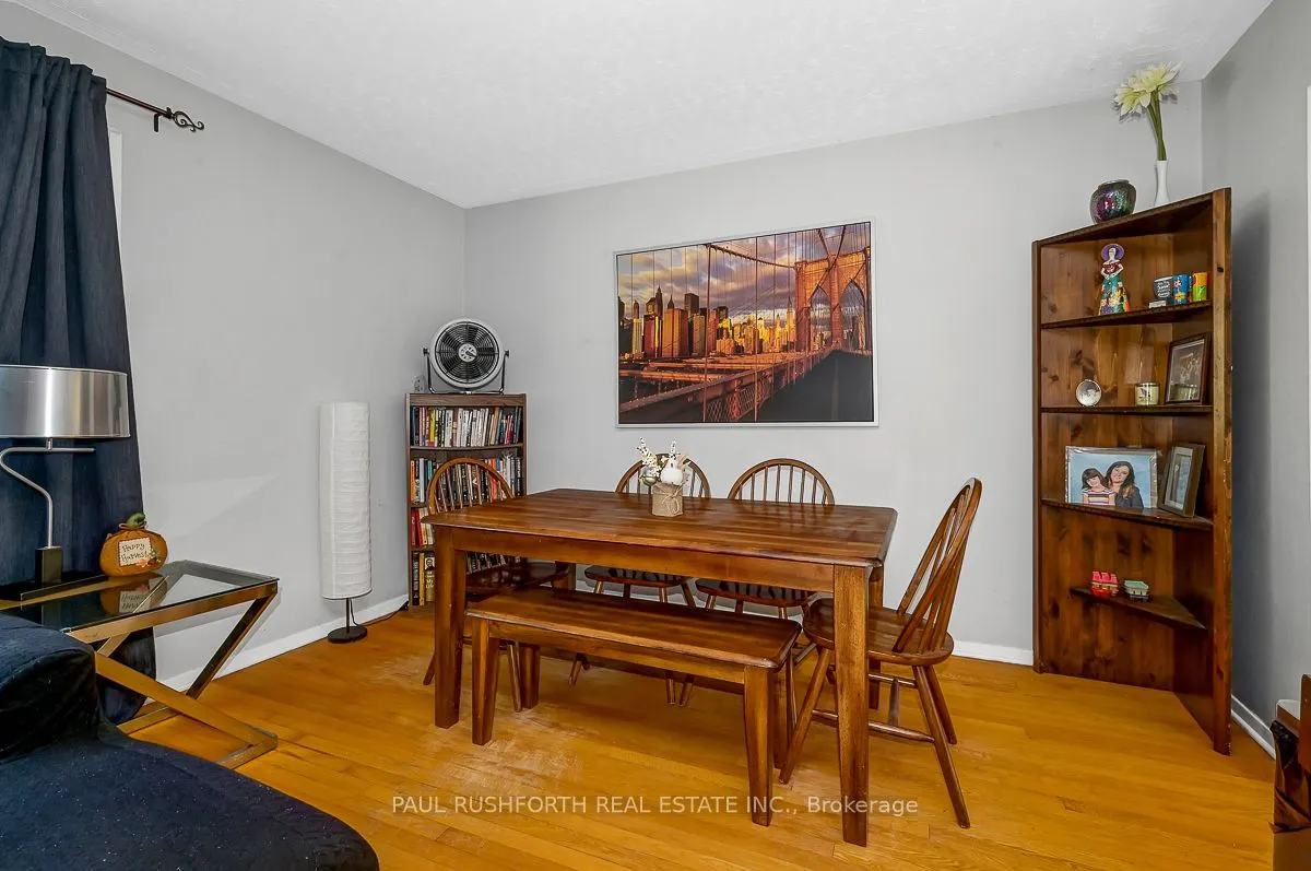 922 Pinewood Crescent