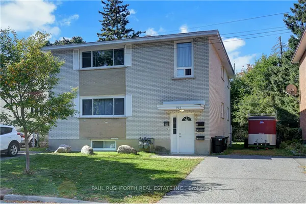 922 Pinewood Crescent