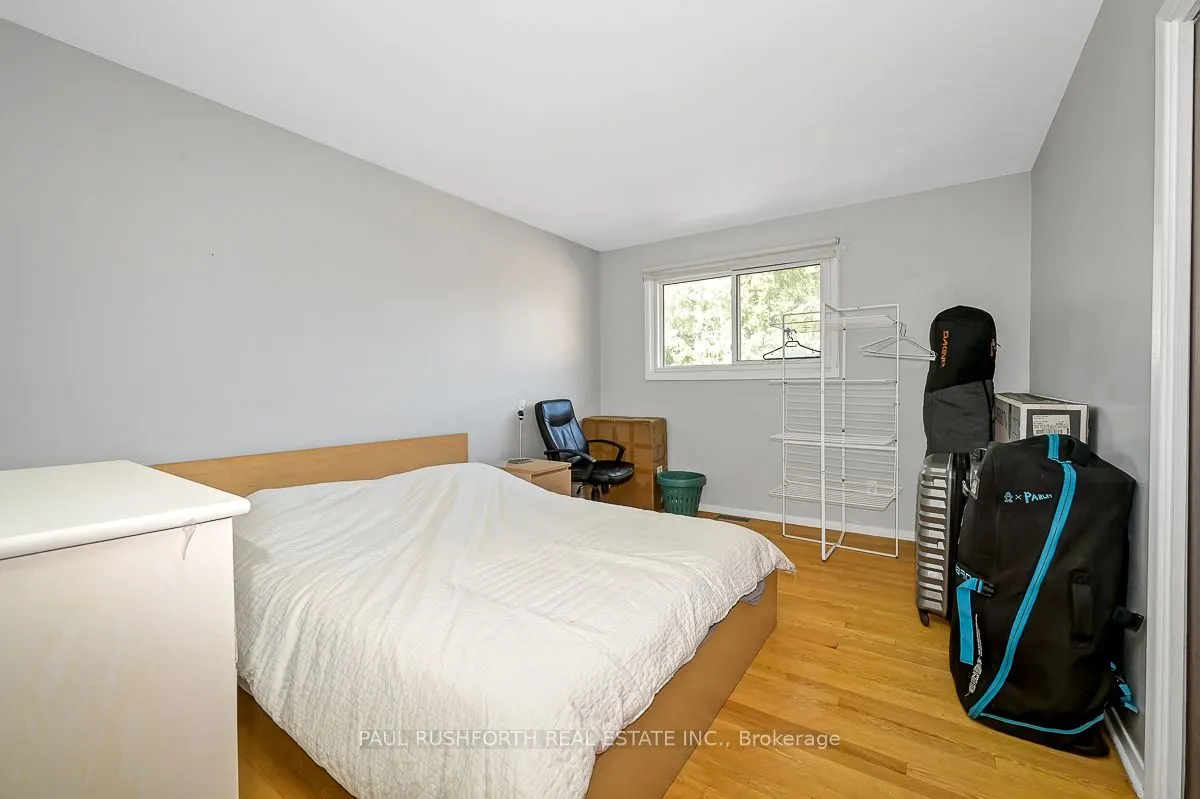 922 Pinewood Crescent