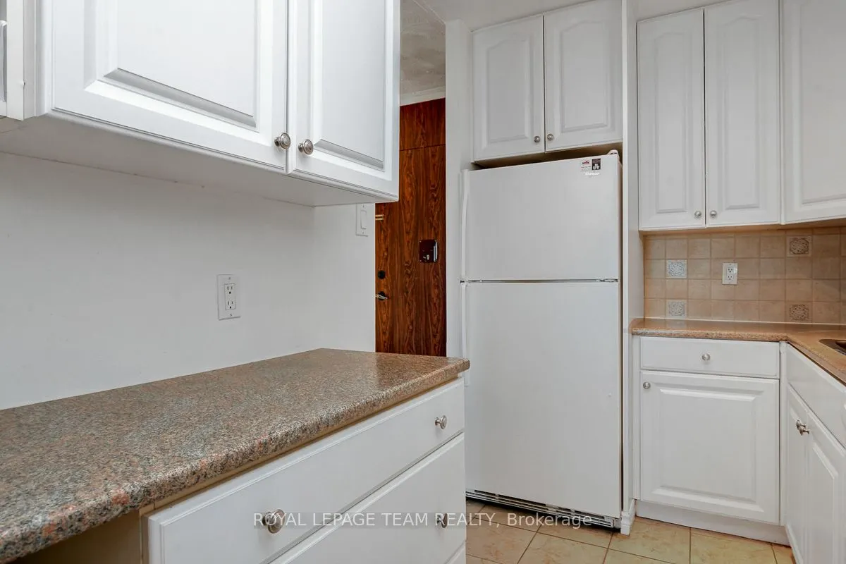 2000 JASMINE Crescent, #410