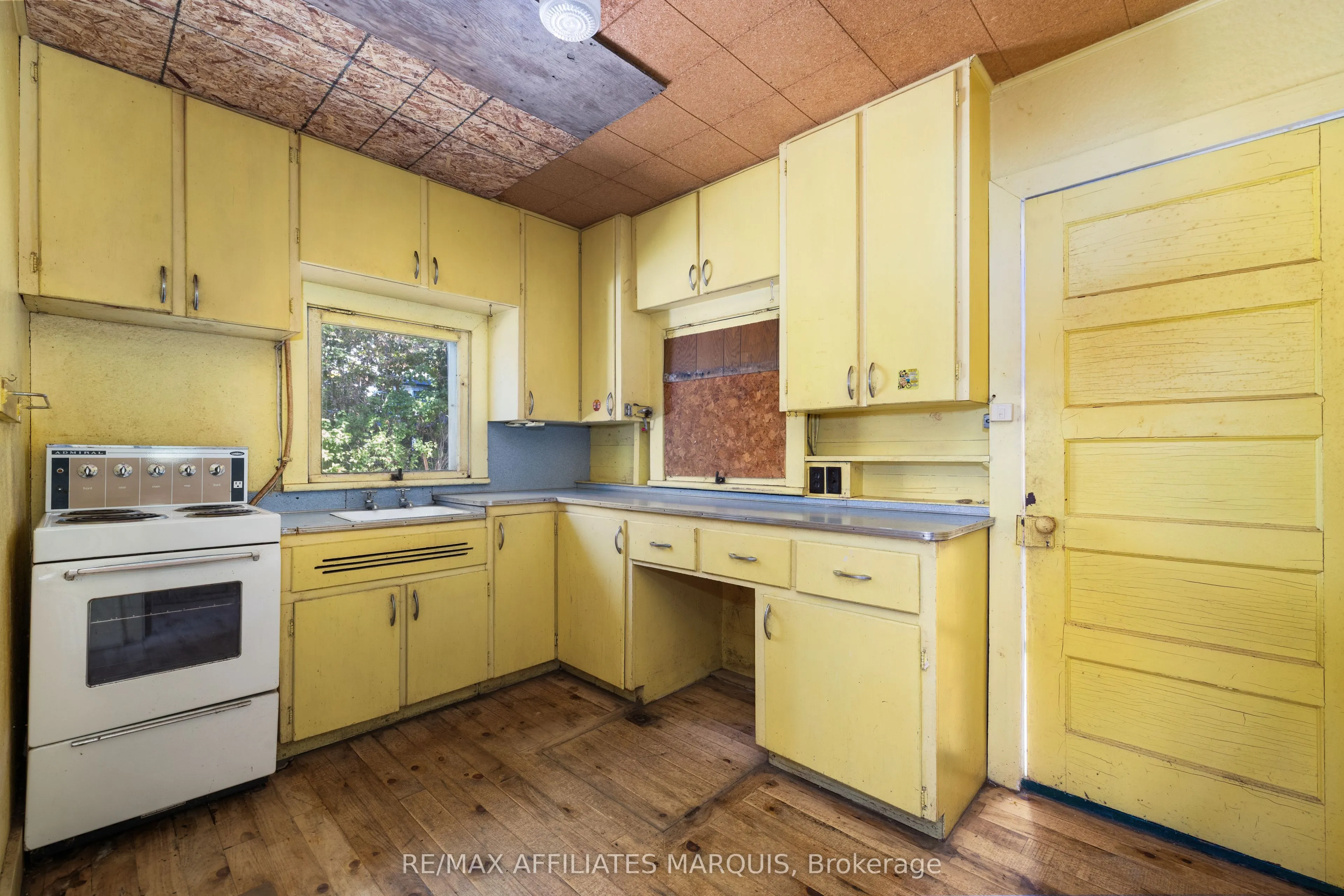 6 R9 (rideau Ferry) Road