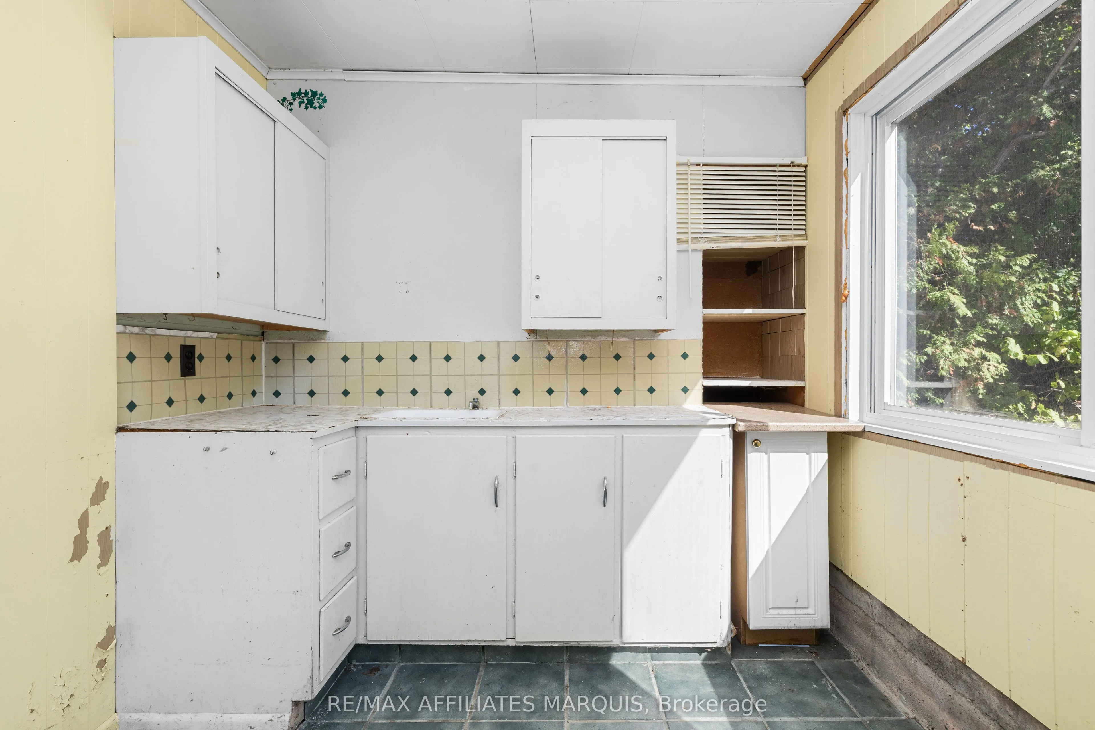 6 R9 (rideau Ferry) Road