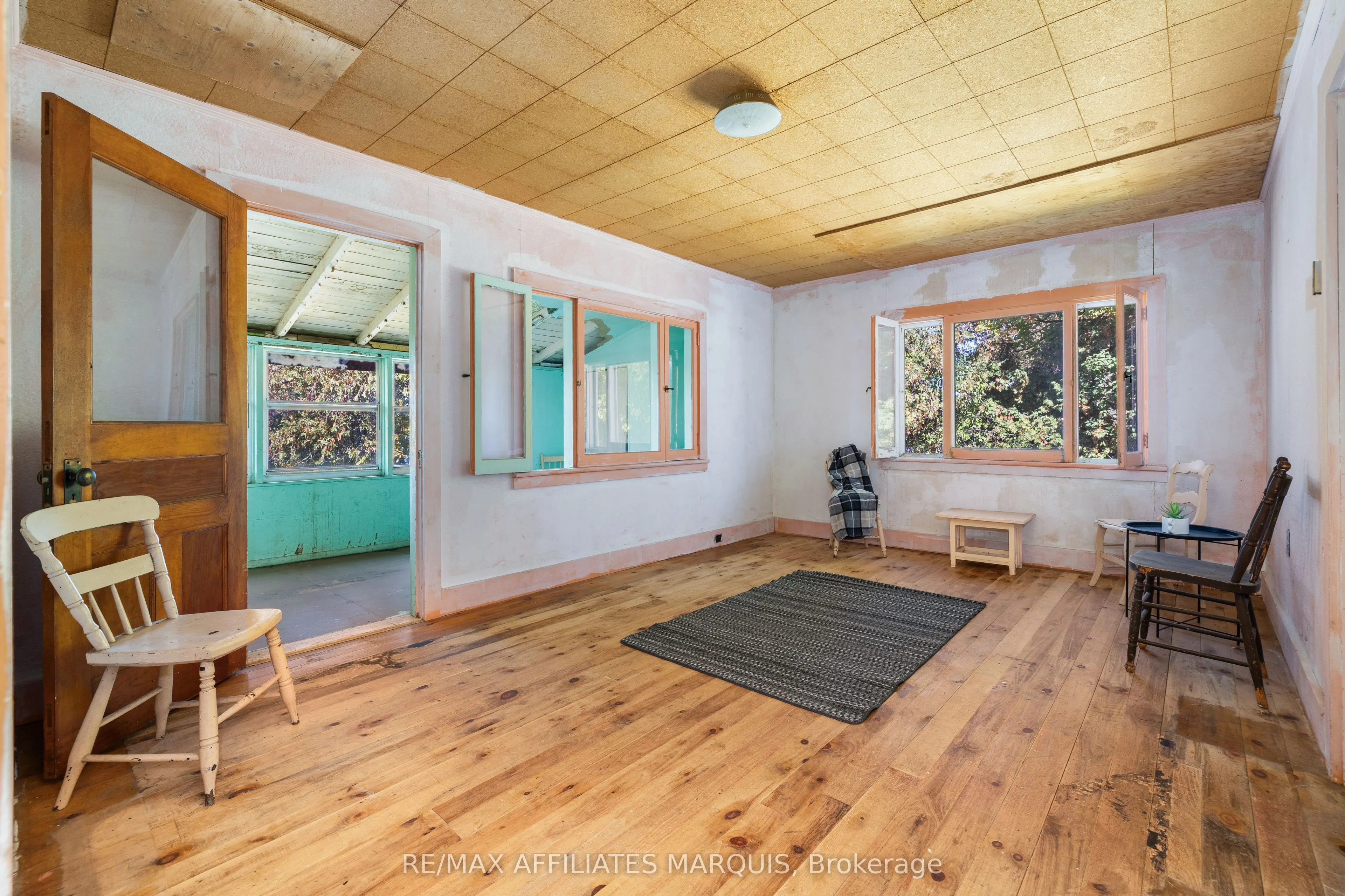 6 R9 (rideau Ferry) Road