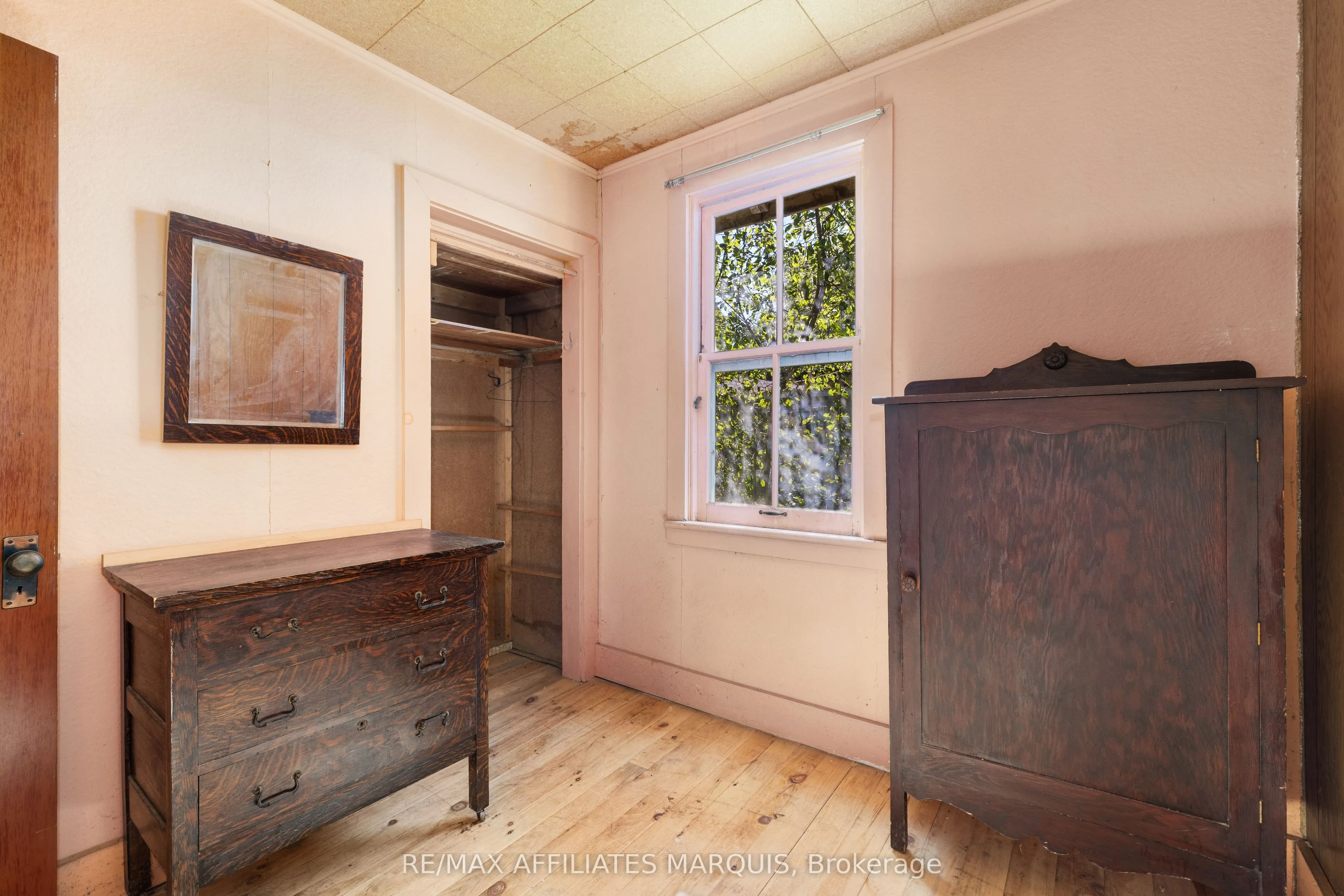 6 R9 (rideau Ferry) Road