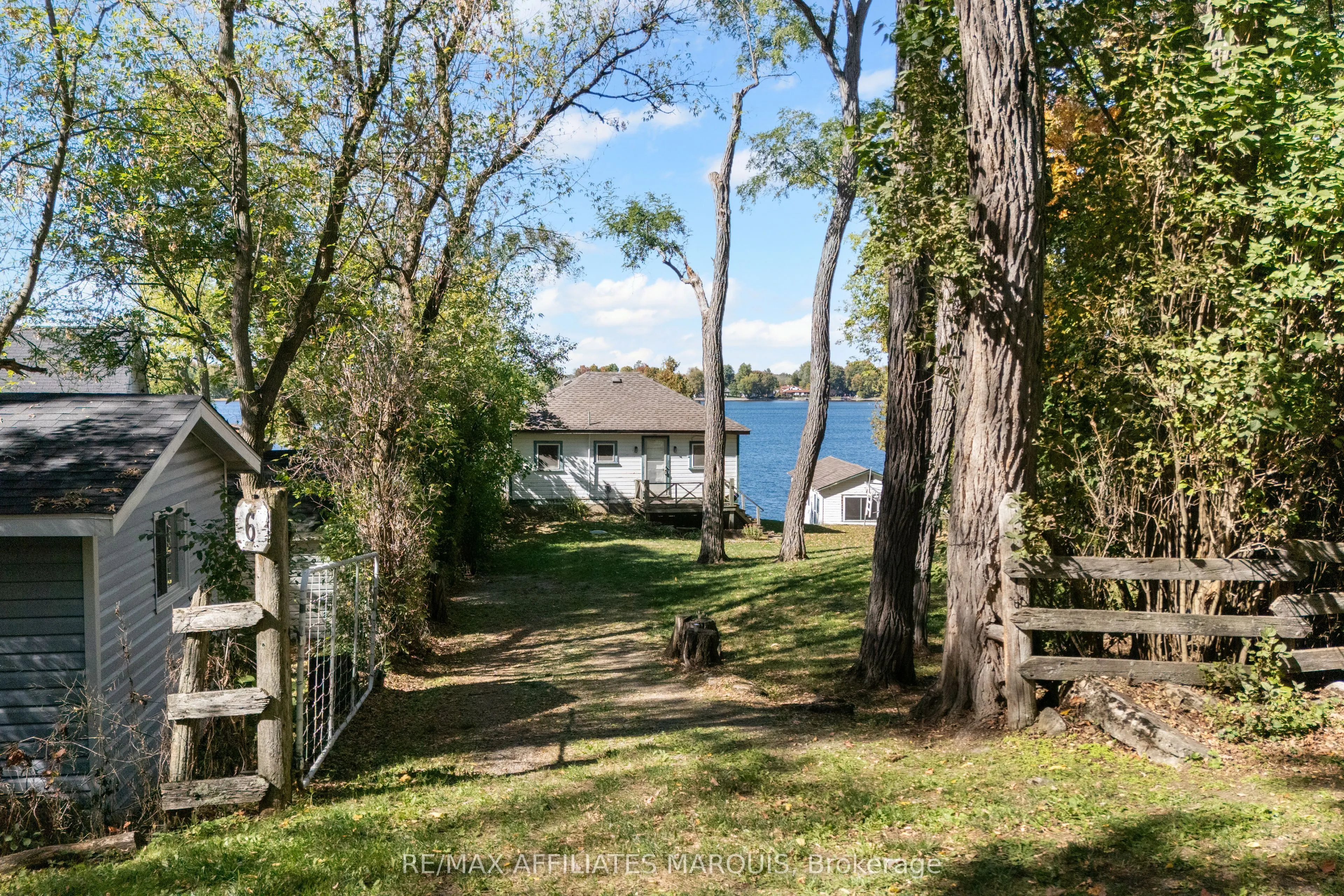 6 R9 (rideau Ferry) Road