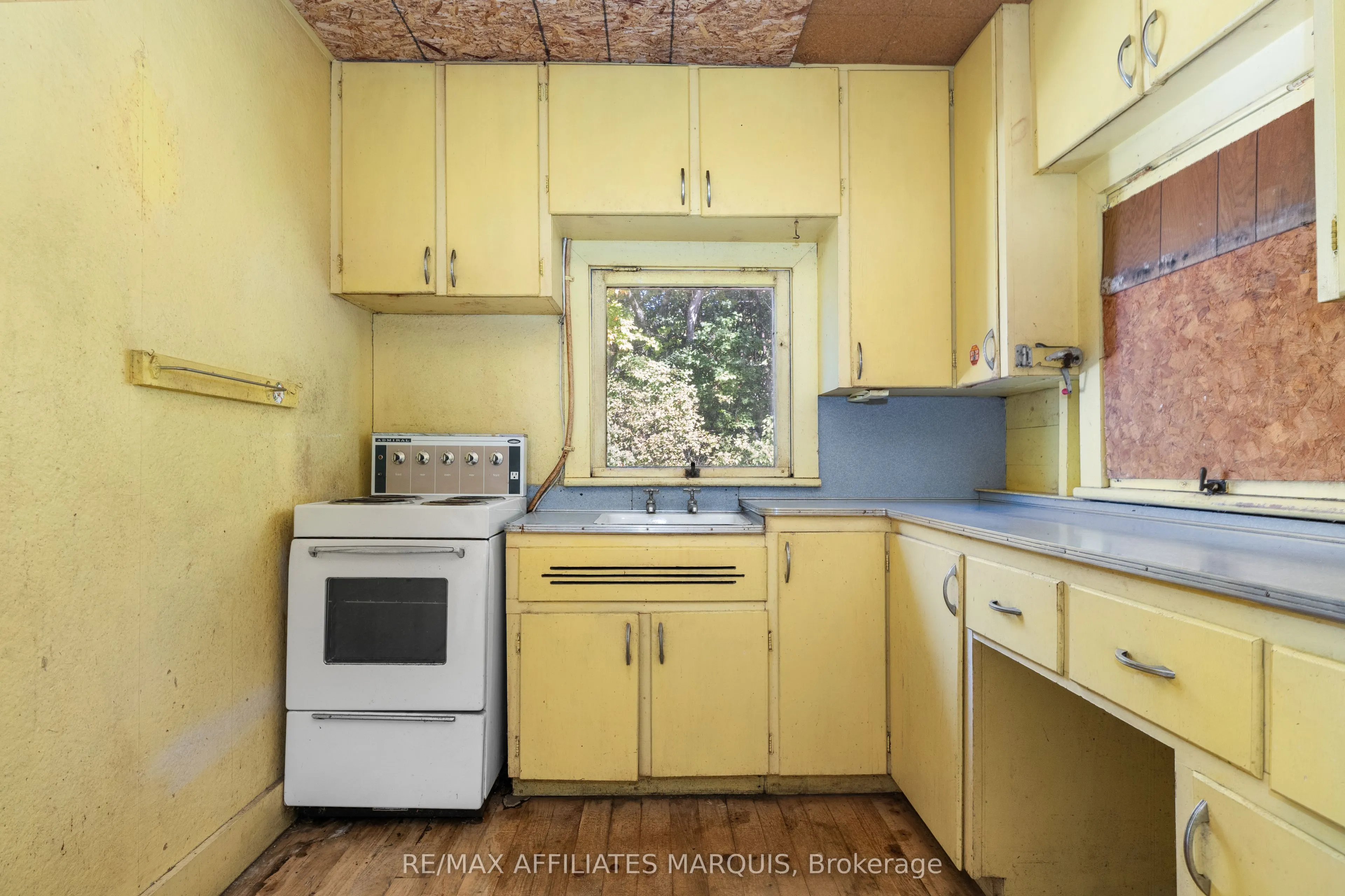 6 R9 (rideau Ferry) Road