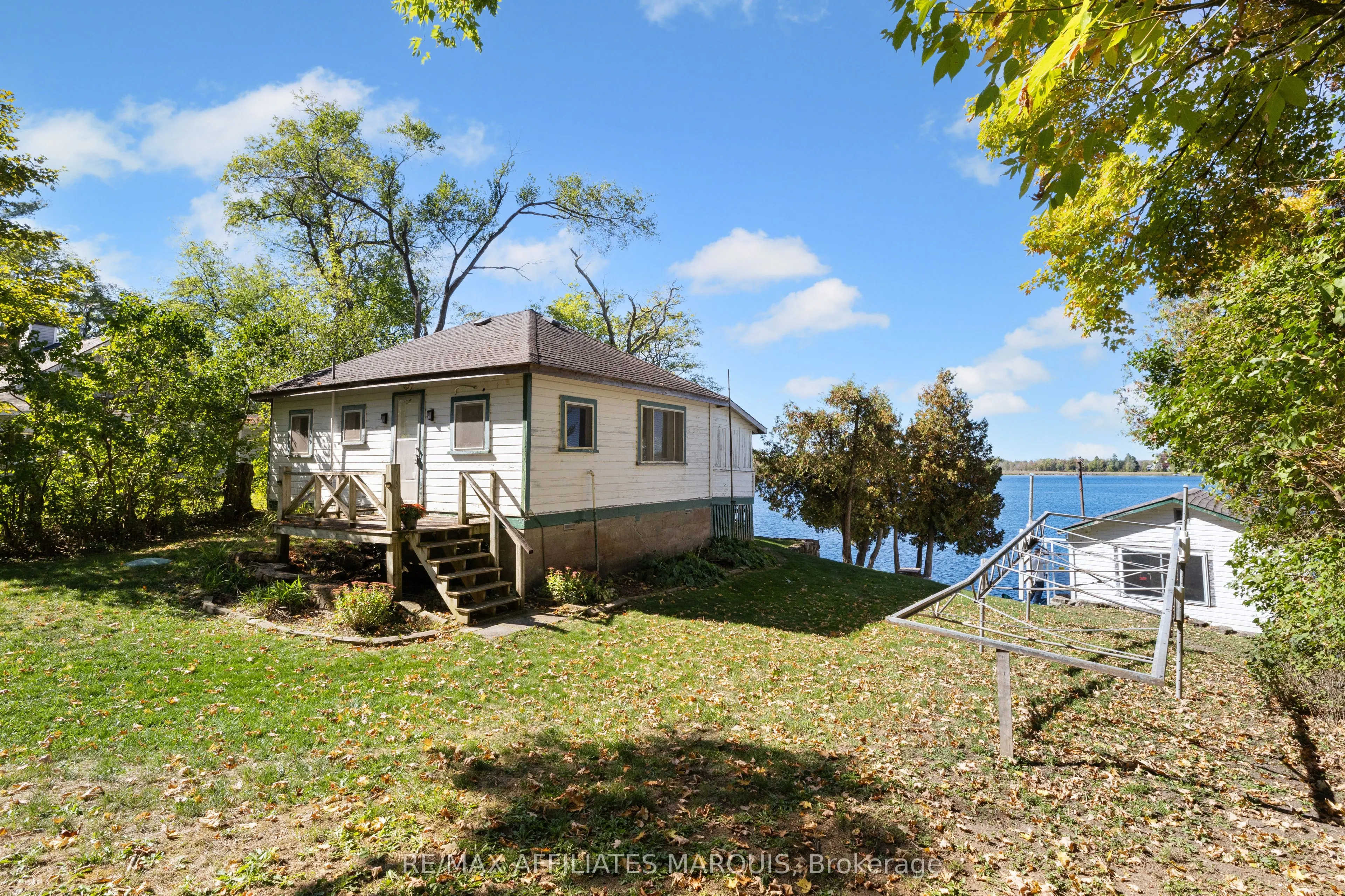 6 R9 (rideau Ferry) Road