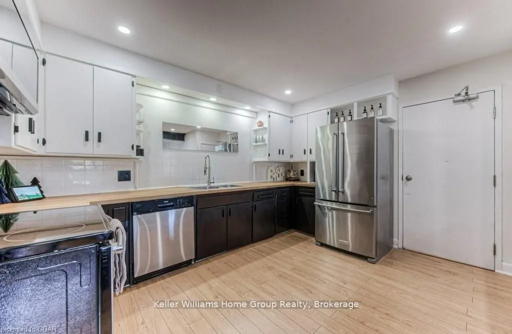1085 QUEENS Boulevard, #16A