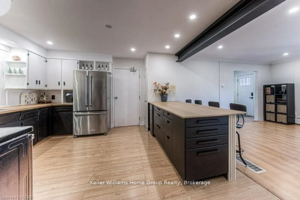 1085 QUEENS Boulevard, #16A
