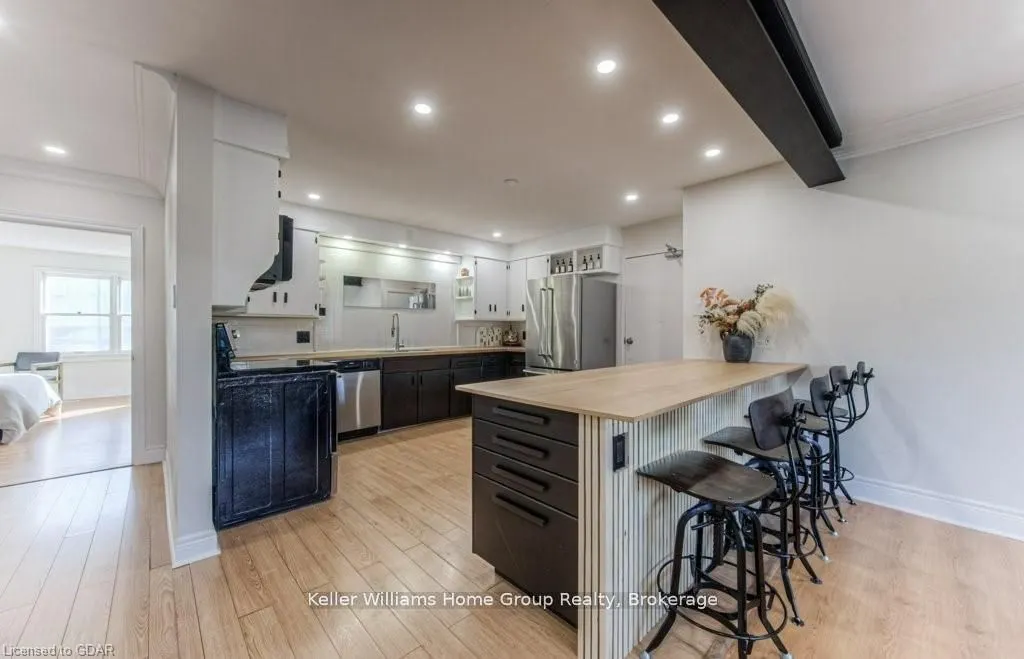 1085 QUEENS Boulevard, #16A