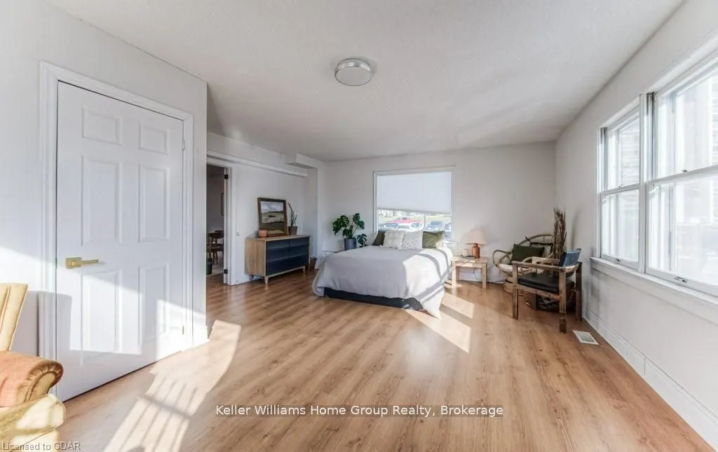 1085 QUEENS Boulevard, #16A