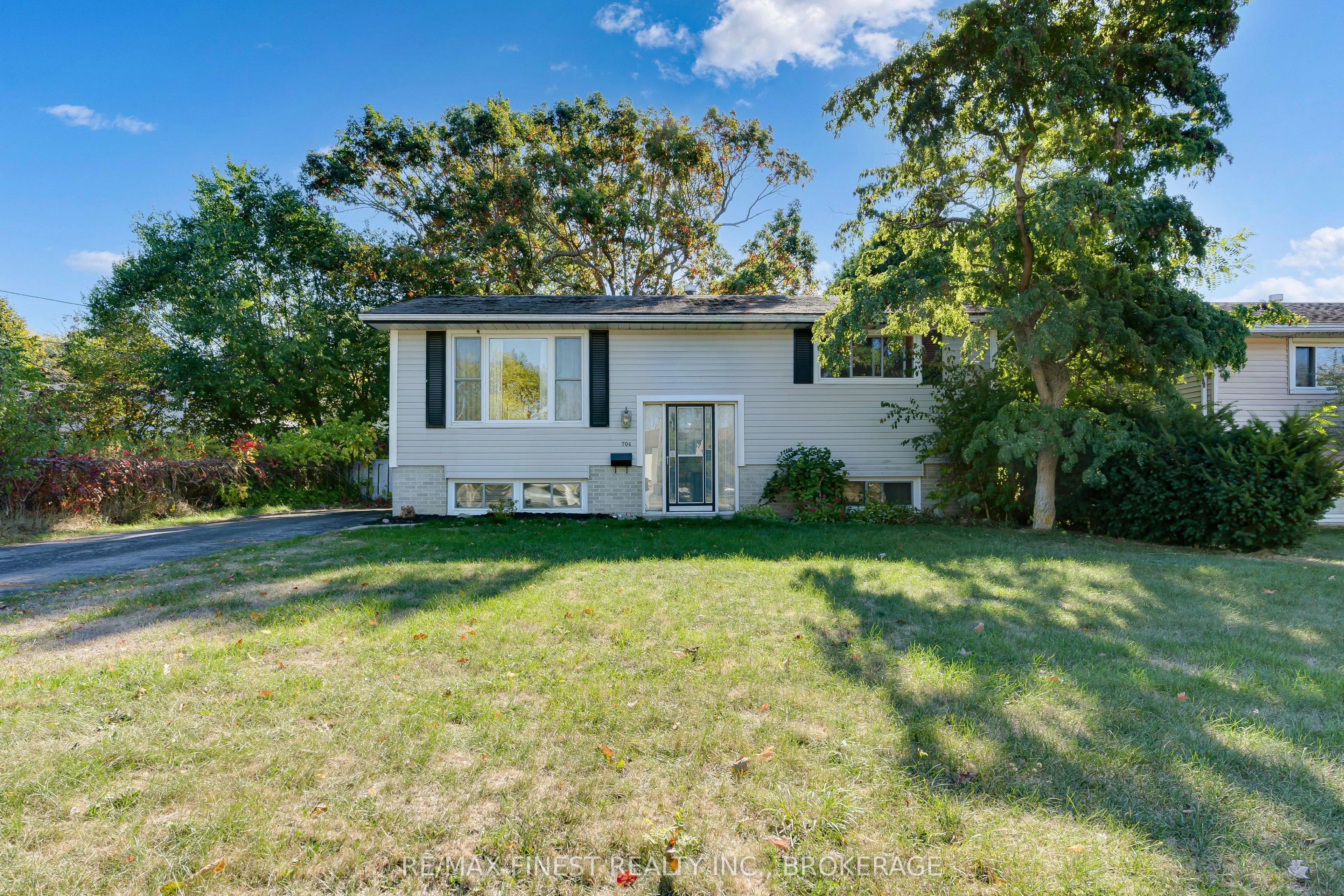 704 Aylmer Crescent
