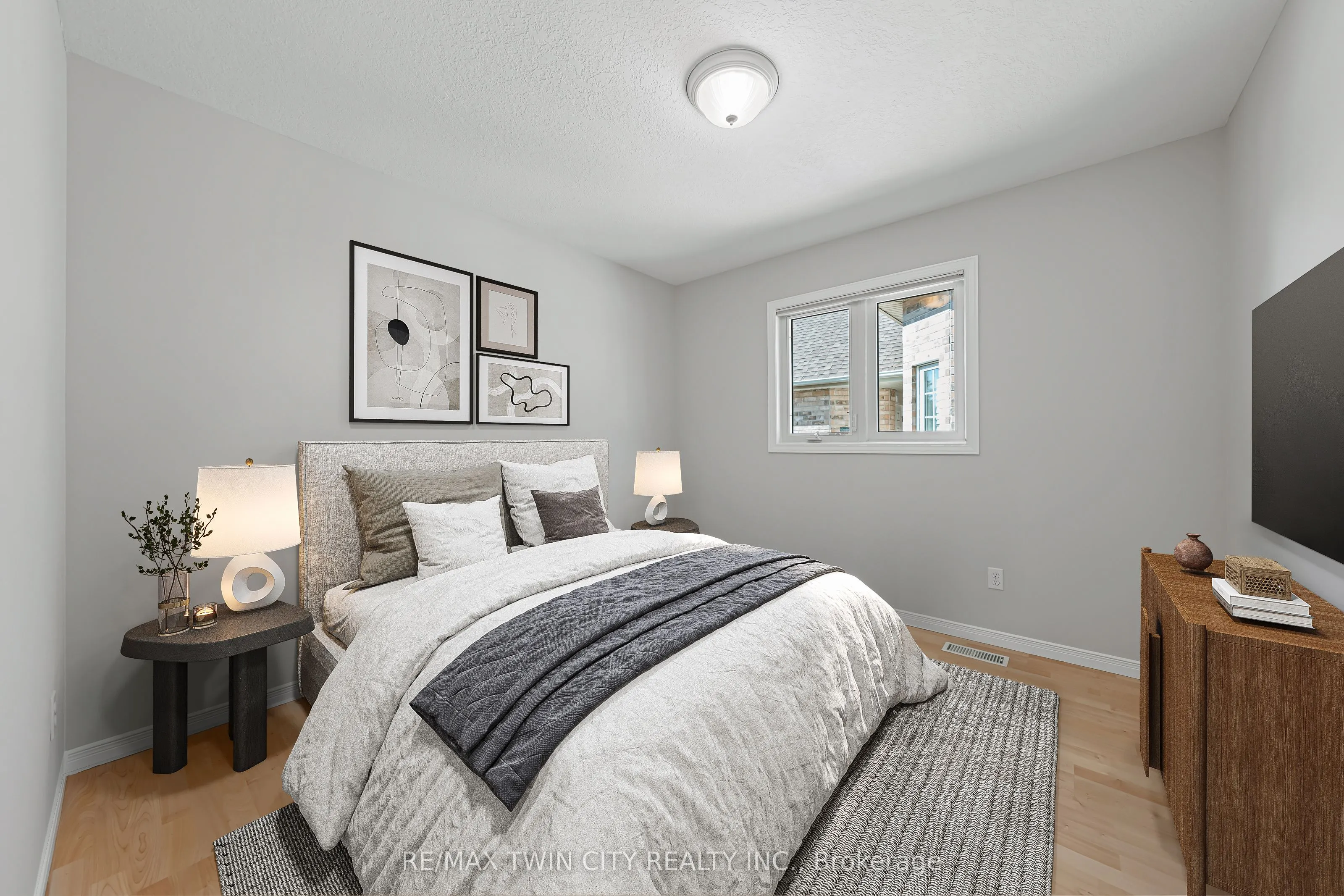 432 Sandbanks Crescent