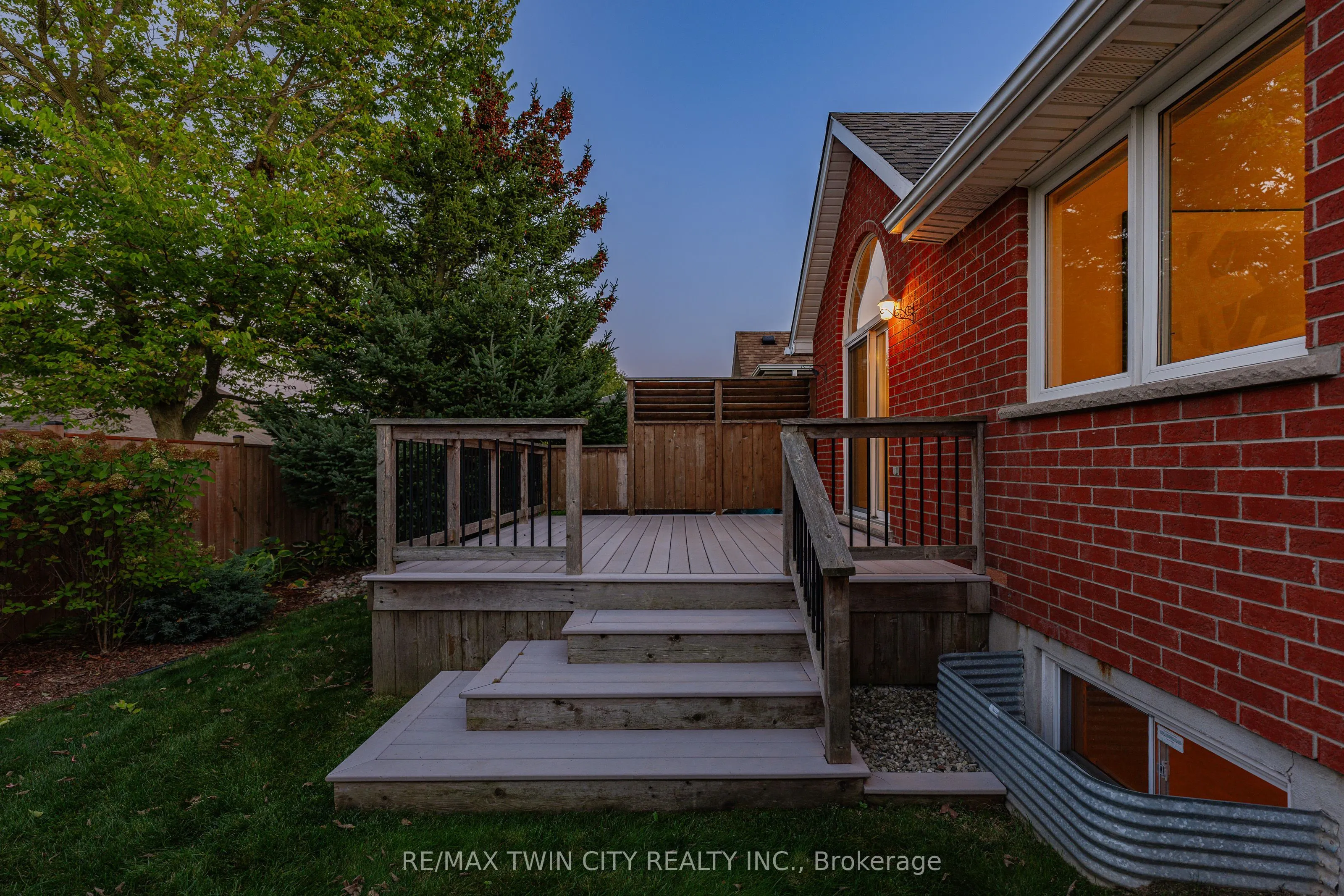 432 Sandbanks Crescent