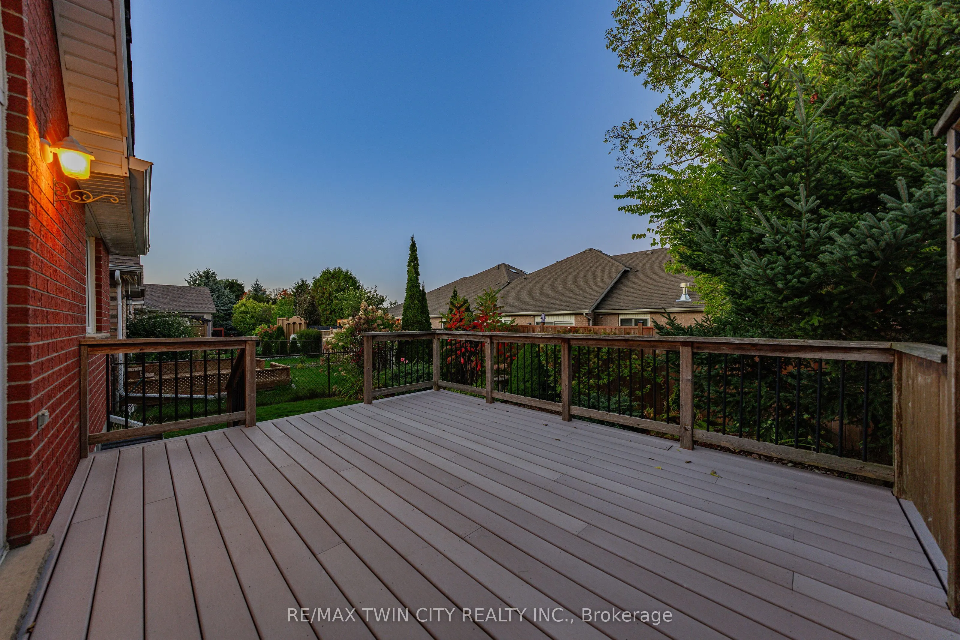 432 Sandbanks Crescent