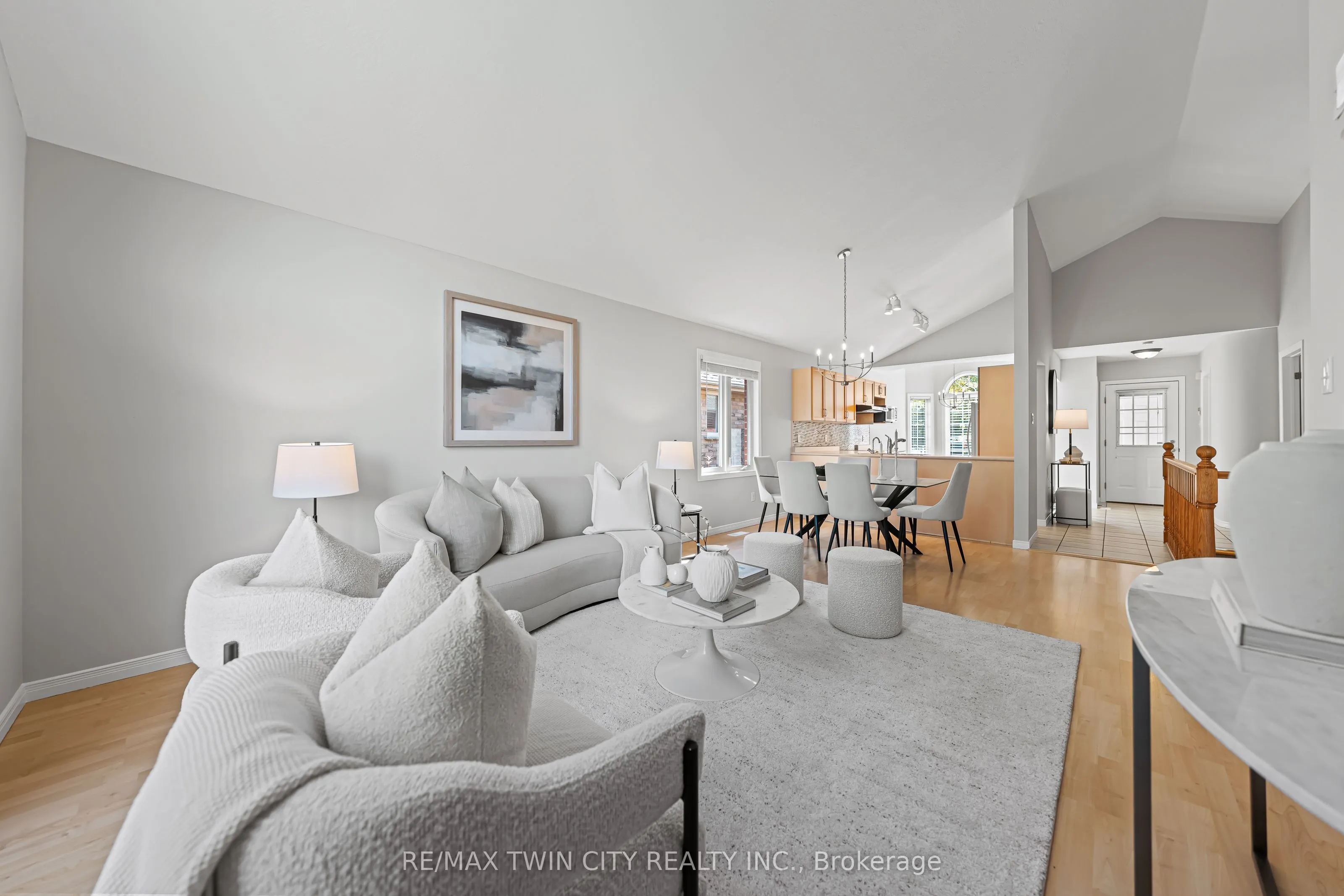 432 Sandbanks Crescent