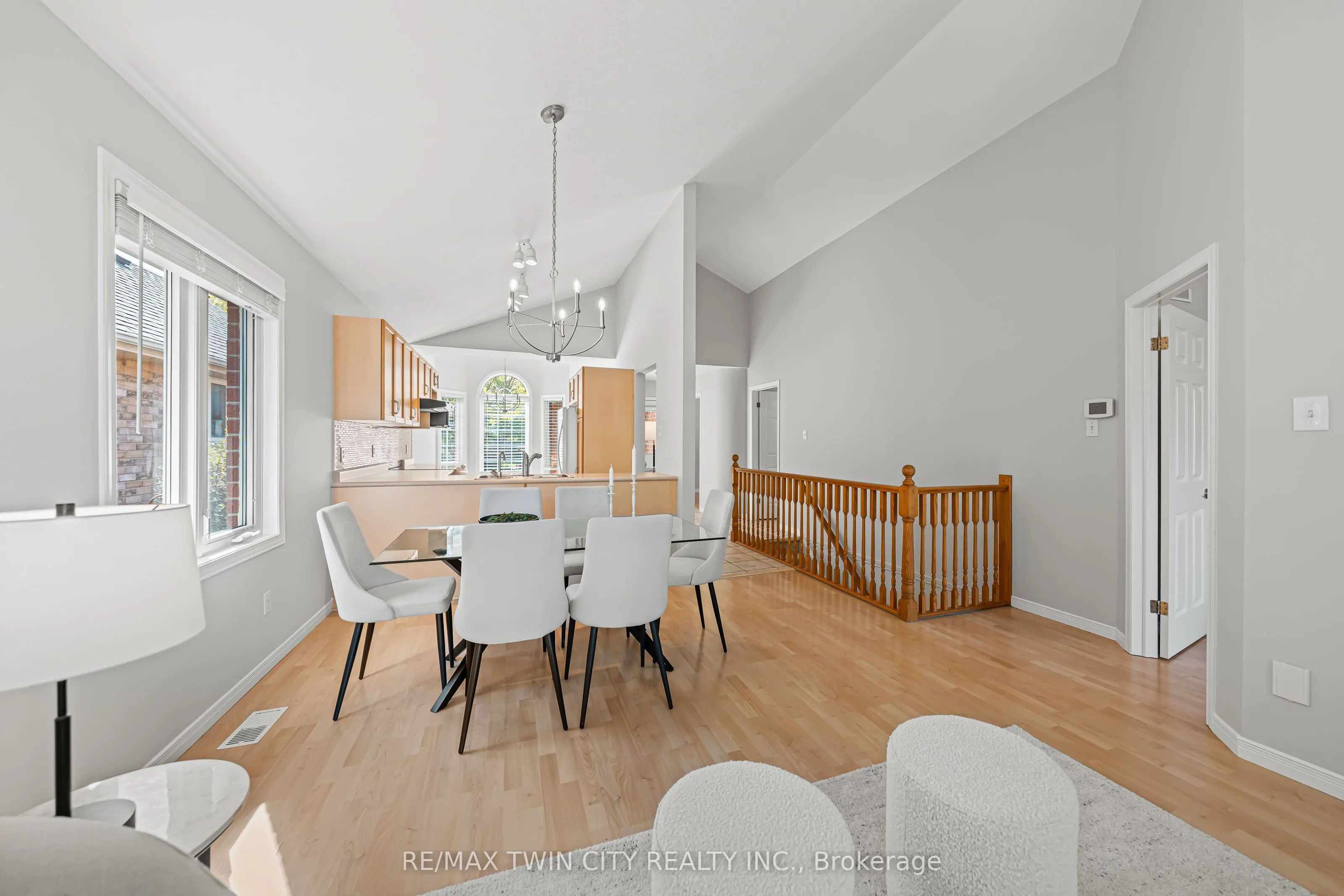 432 Sandbanks Crescent