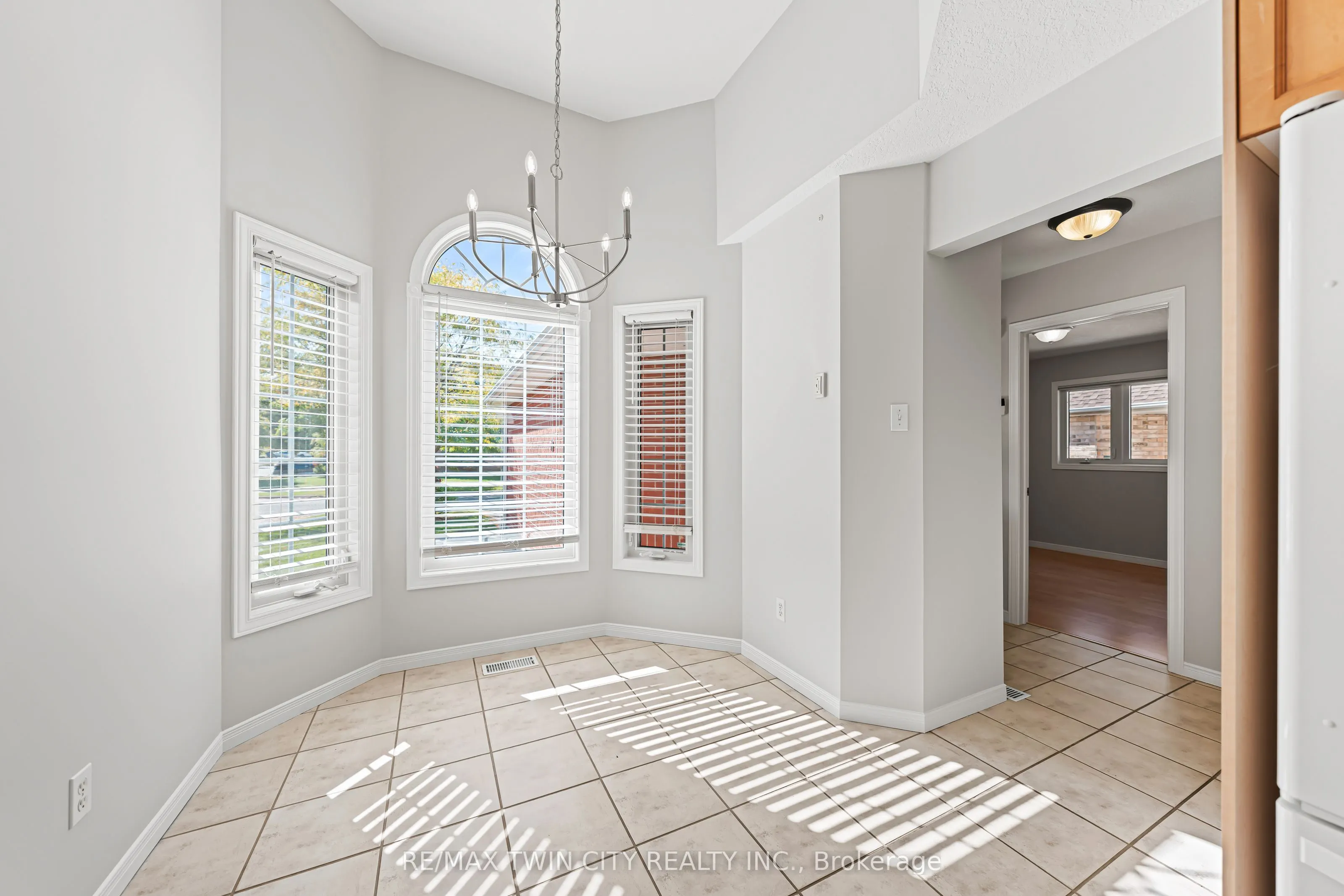 432 Sandbanks Crescent