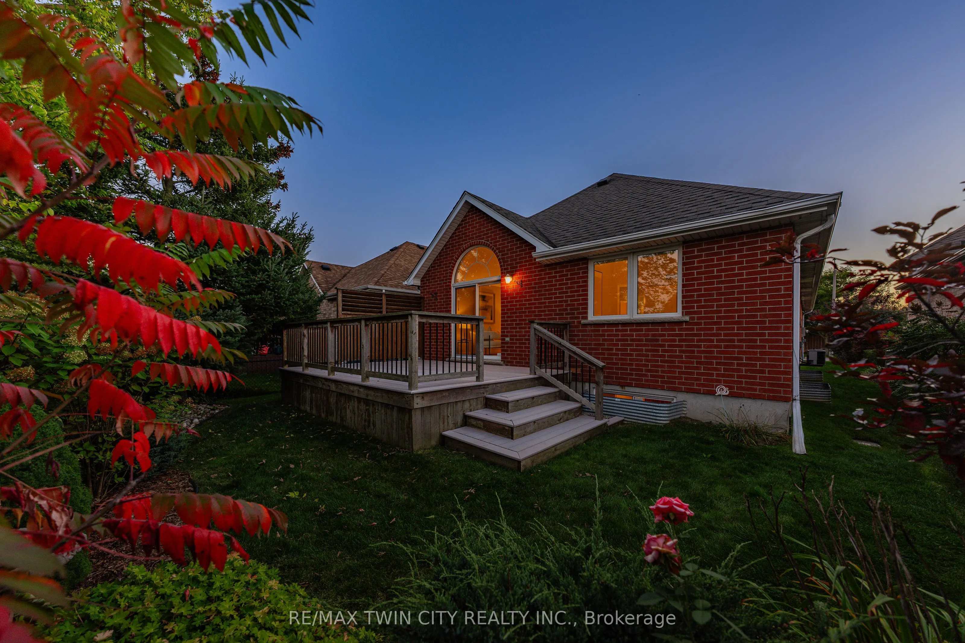 432 Sandbanks Crescent