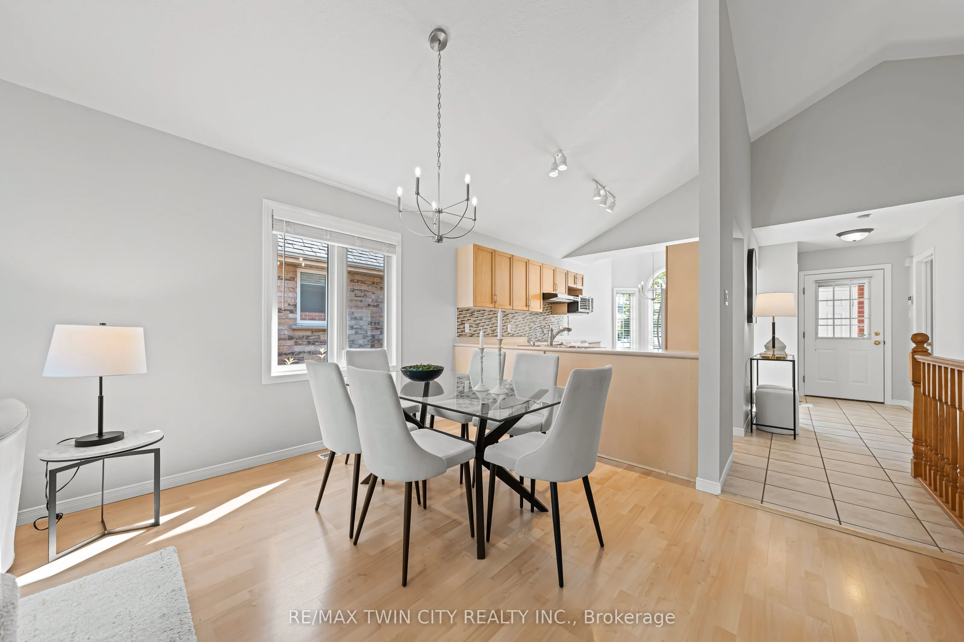 432 Sandbanks Crescent