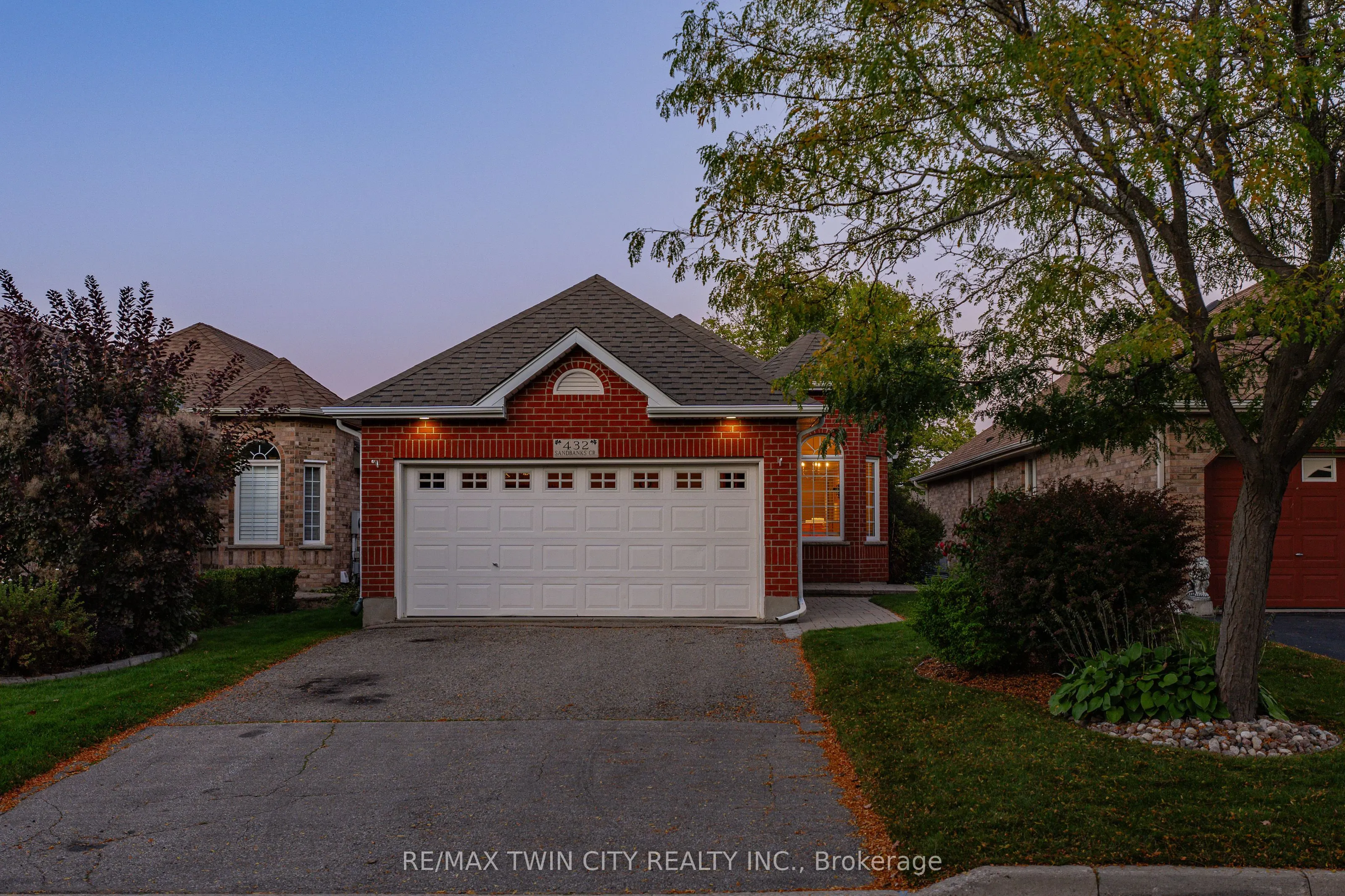 432 Sandbanks Crescent
