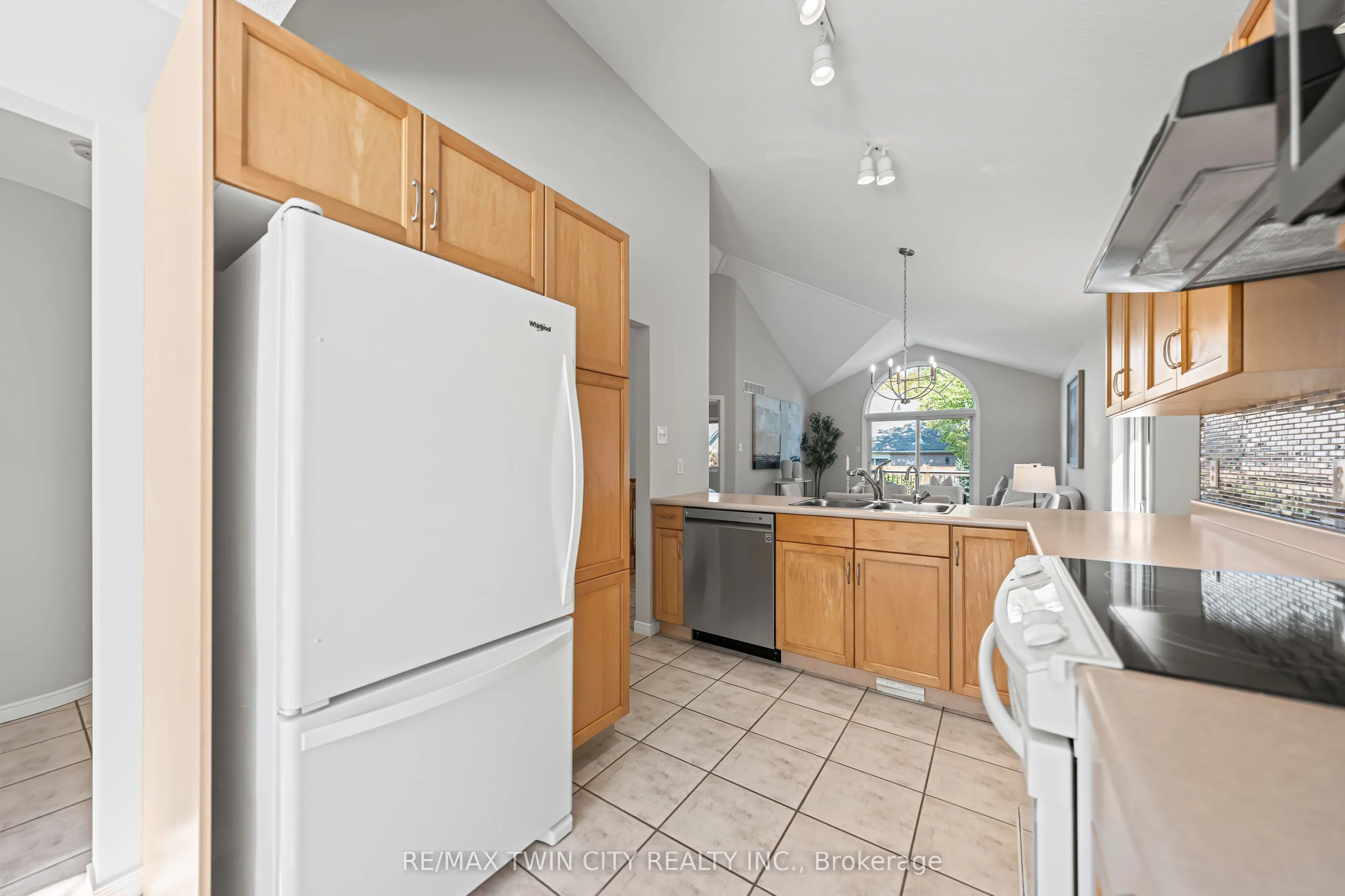 432 Sandbanks Crescent