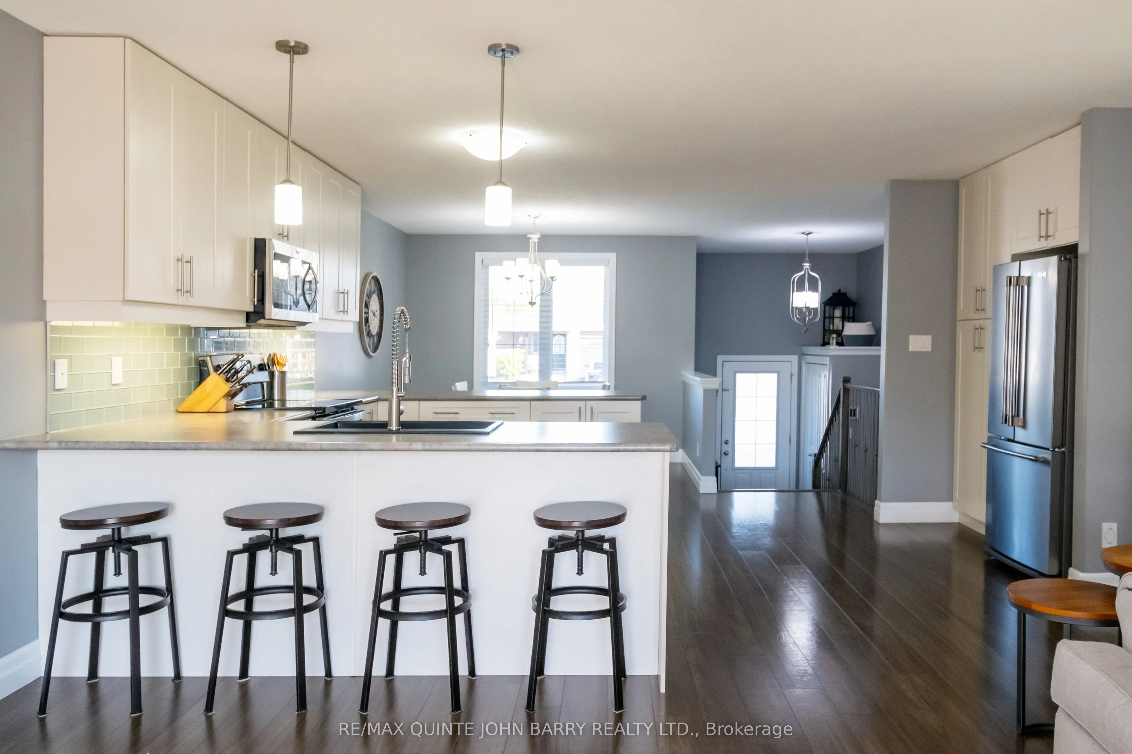 6 McIntosh Crescent
