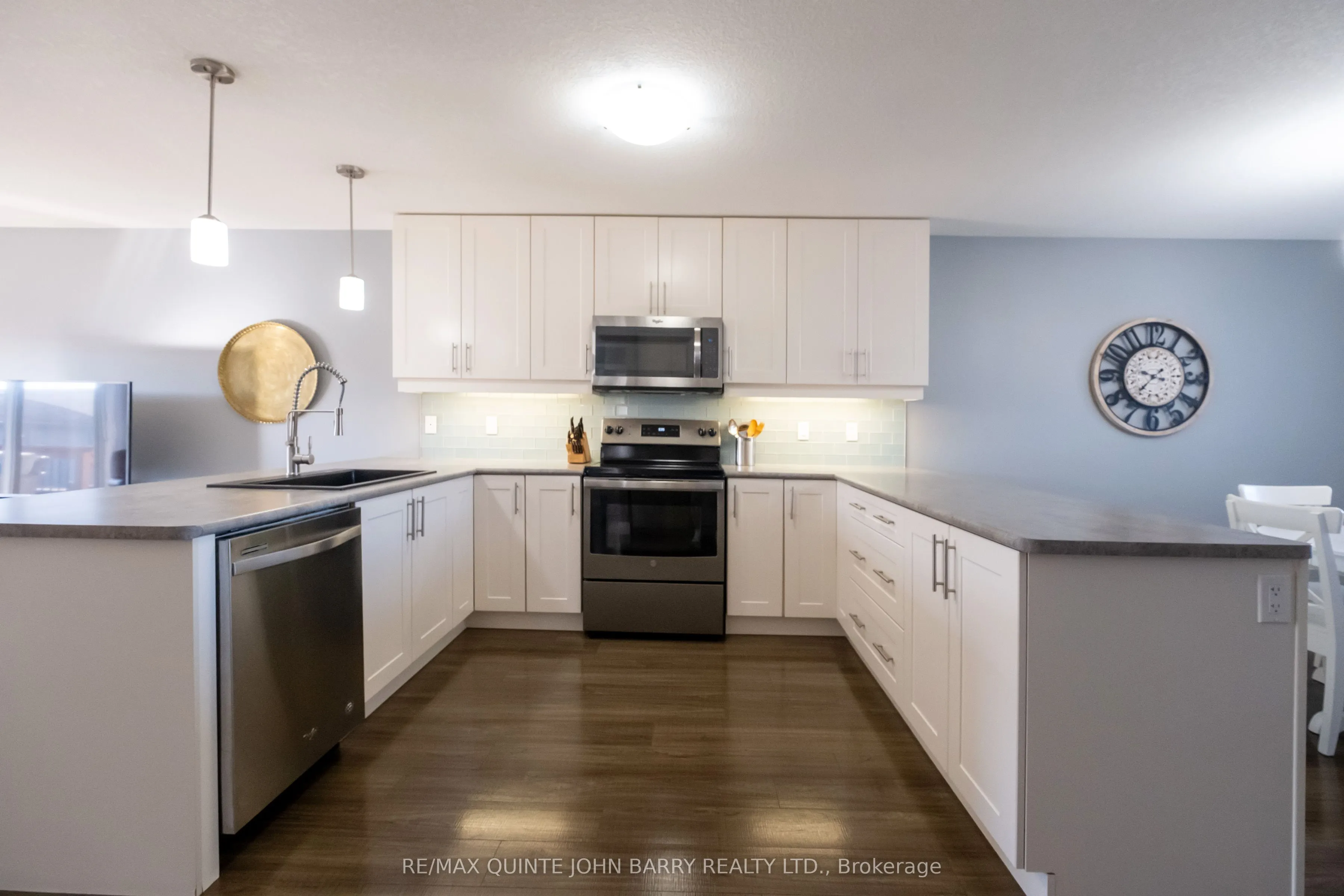 6 McIntosh Crescent
