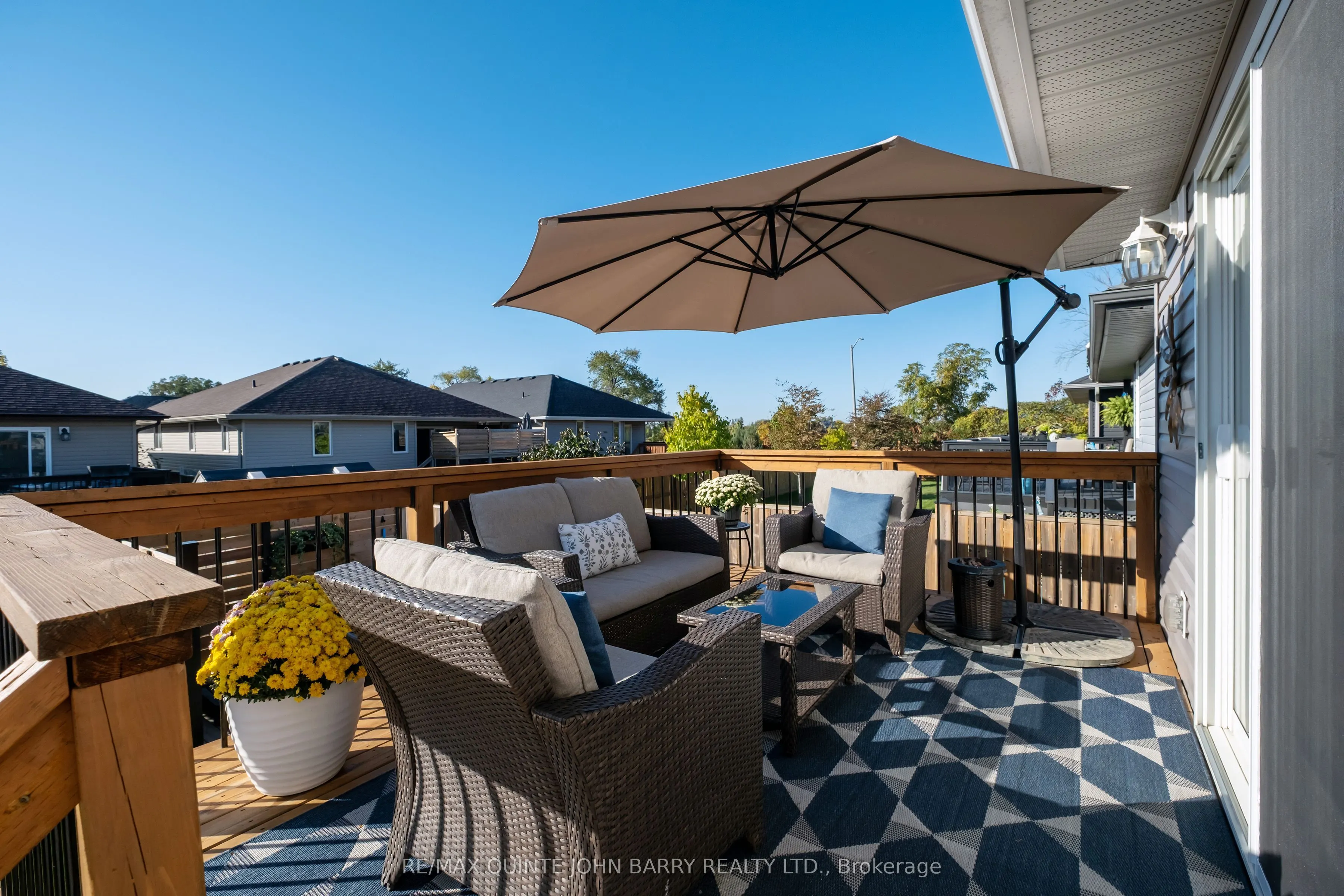 6 McIntosh Crescent