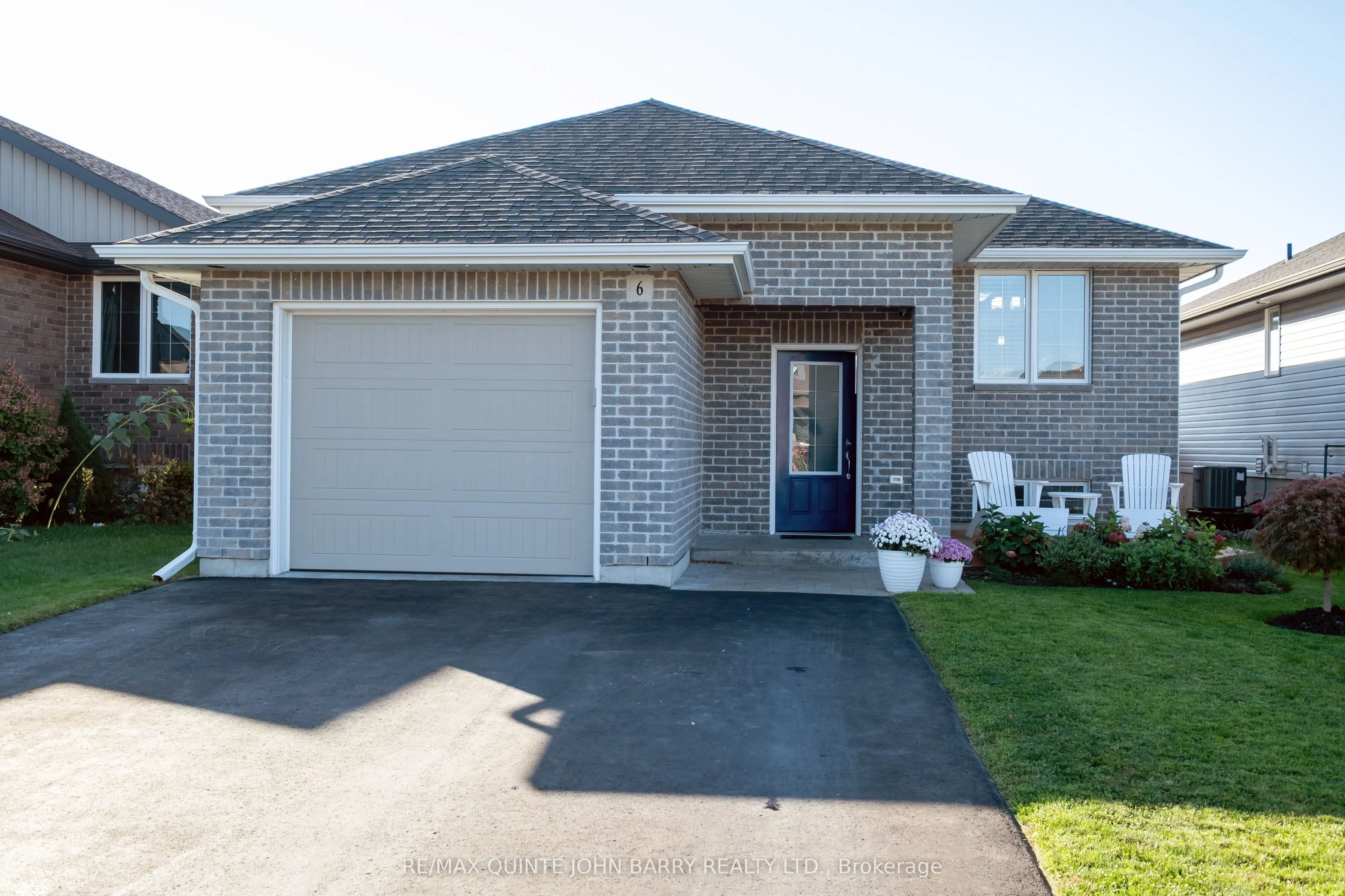 6 McIntosh Crescent