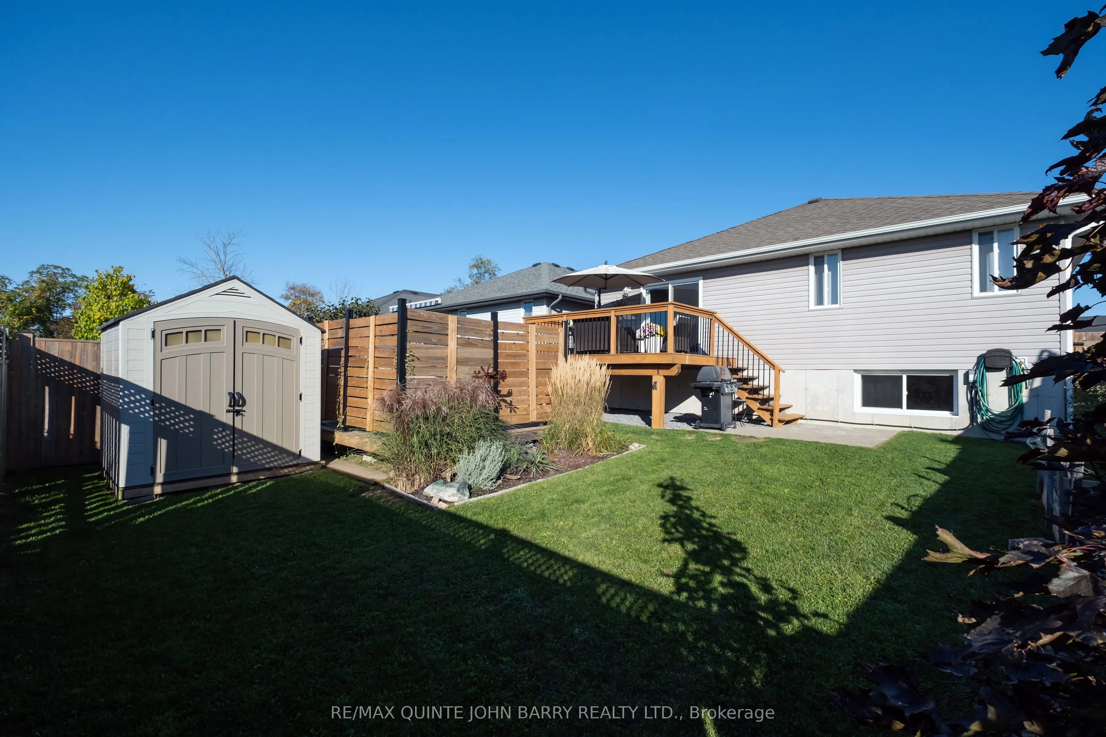 6 McIntosh Crescent