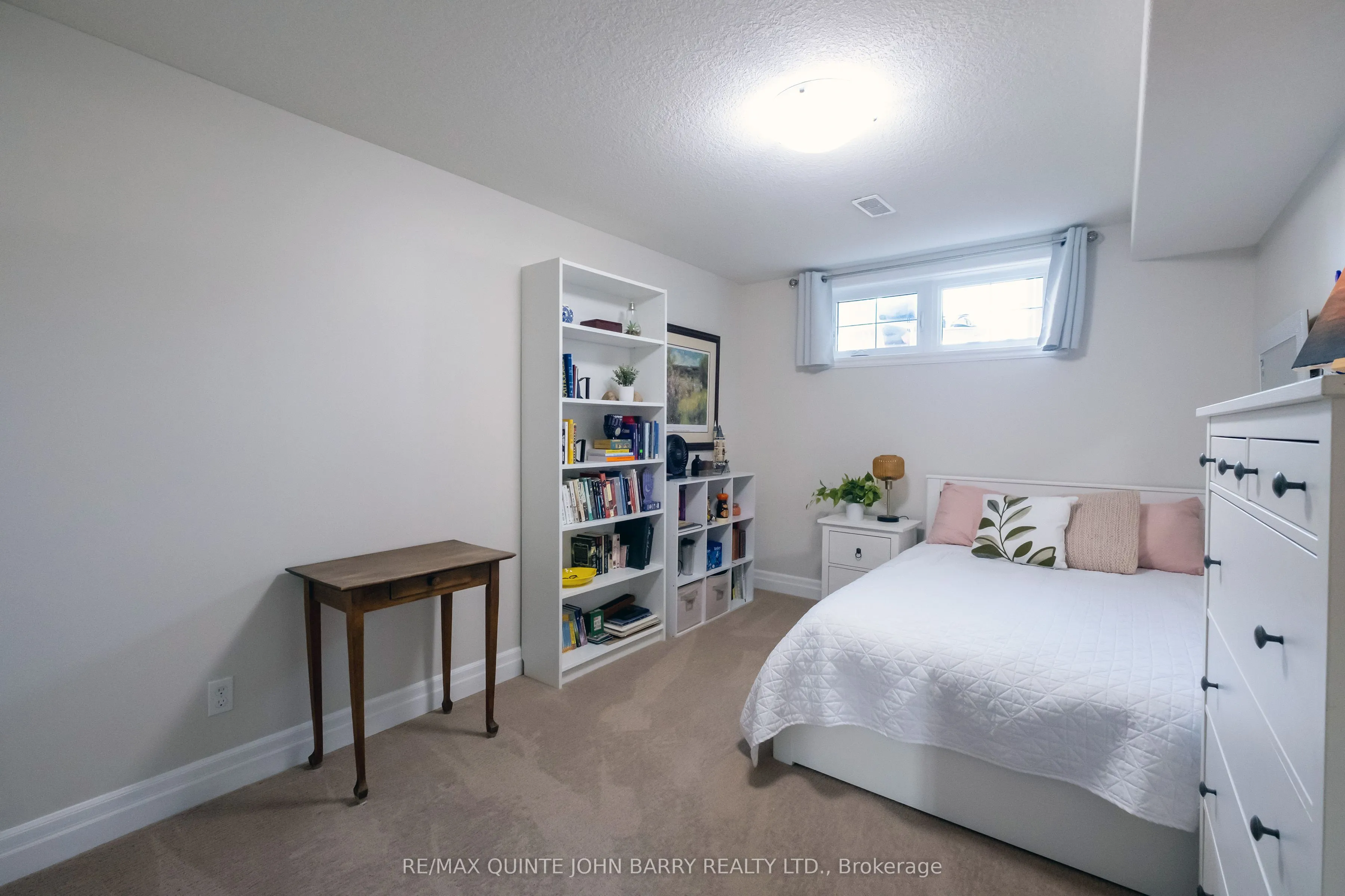 6 McIntosh Crescent