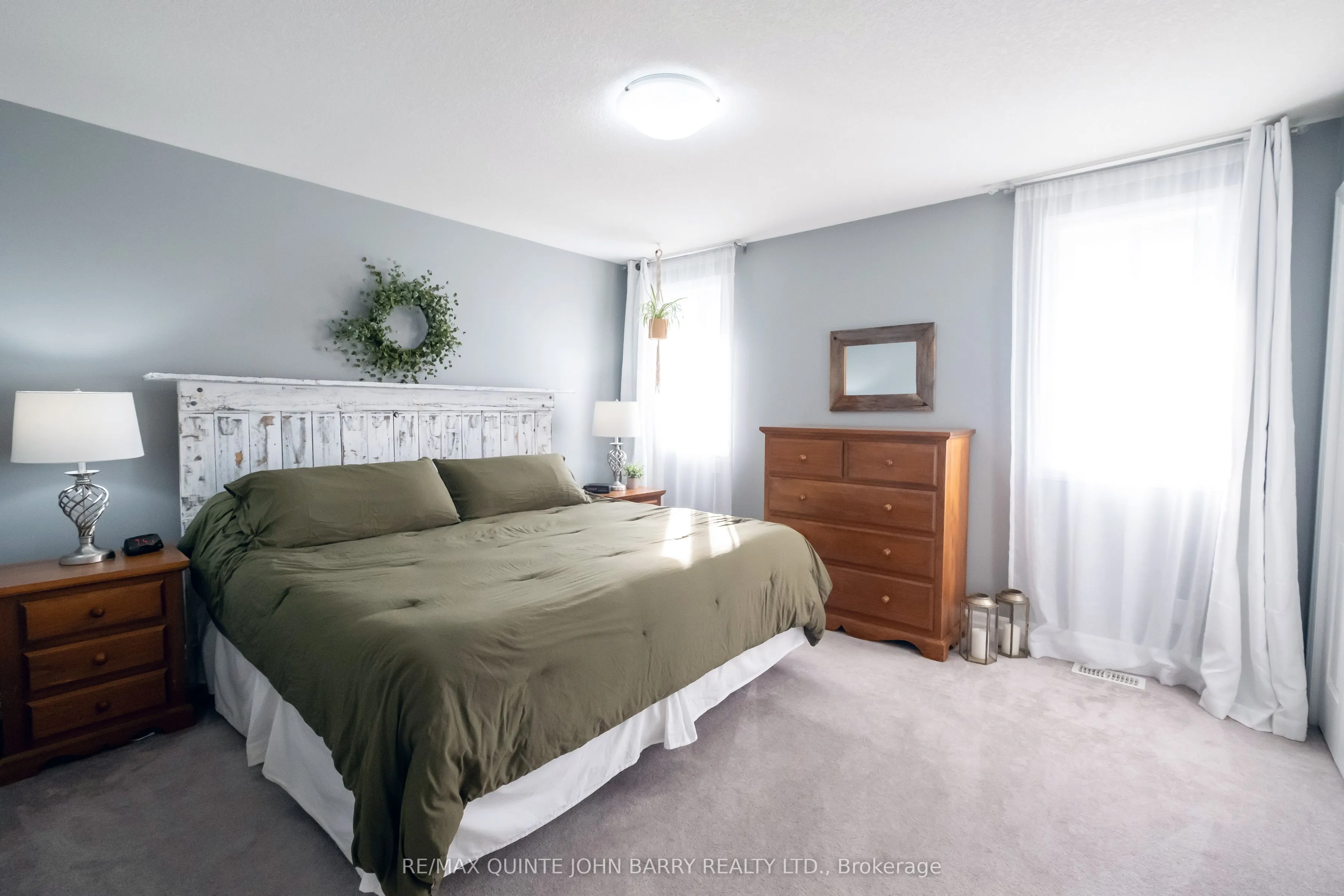 6 McIntosh Crescent
