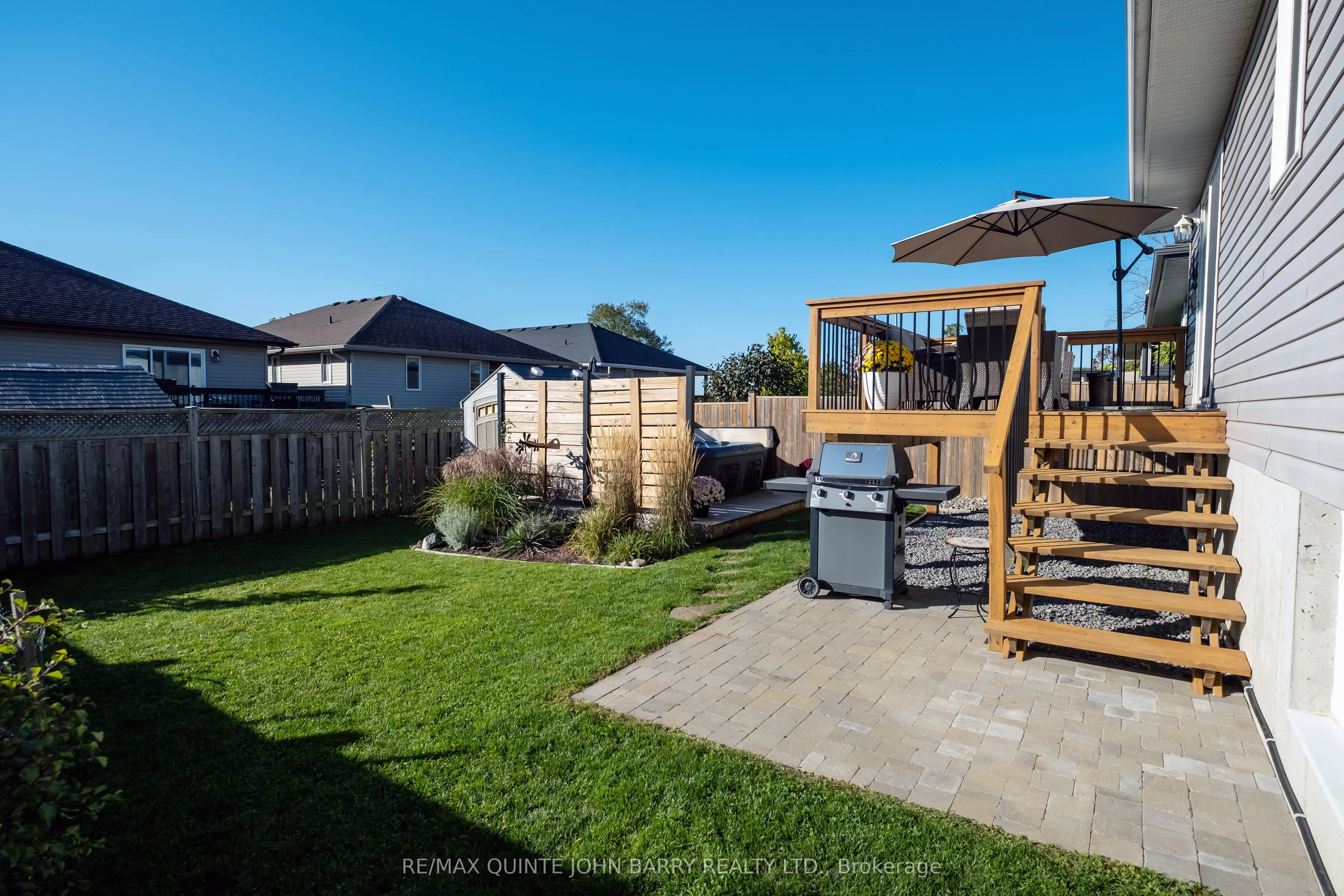 6 McIntosh Crescent