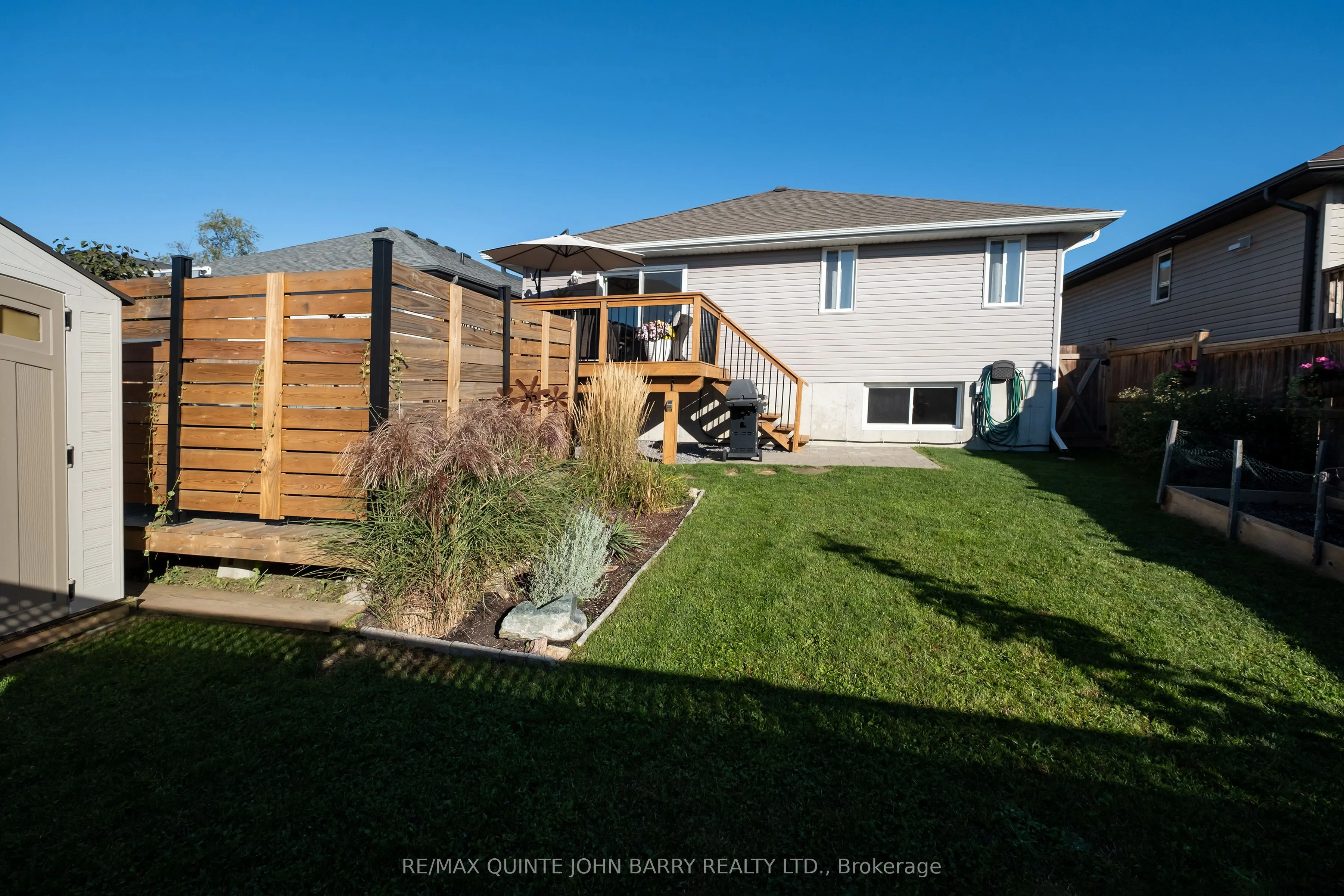 6 McIntosh Crescent