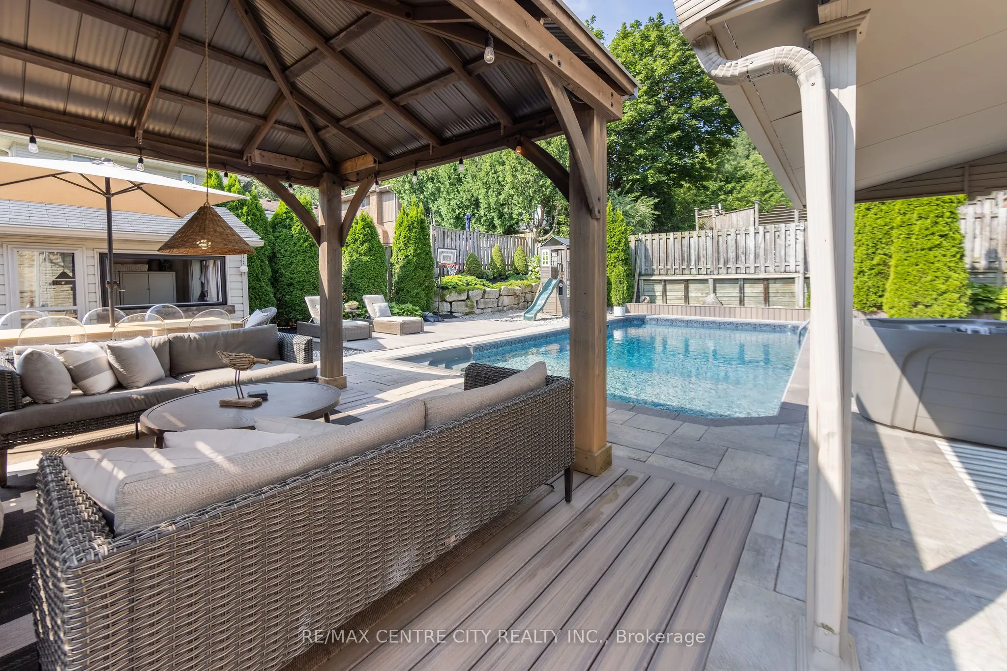 144 Springfield Crescent
