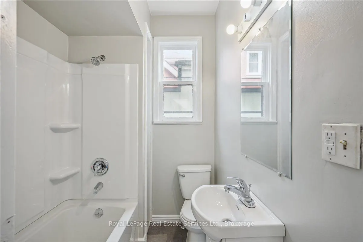 33 Rose Avenue, #Main