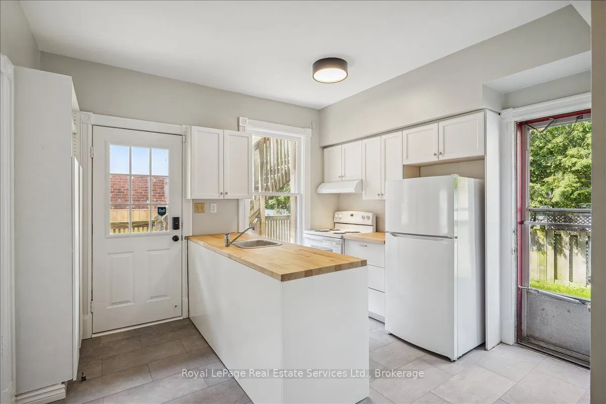 33 Rose Avenue, #Main