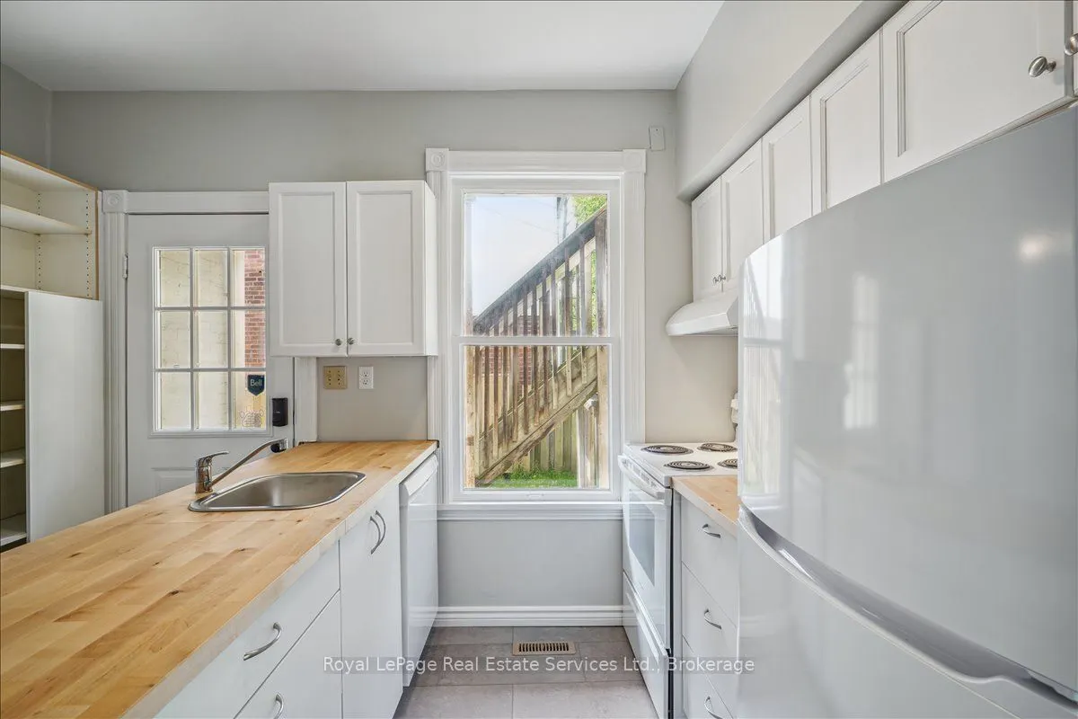 33 Rose Avenue, #Main