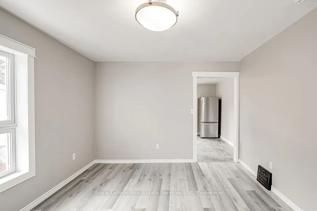 33 Rose Avenue, #Upper