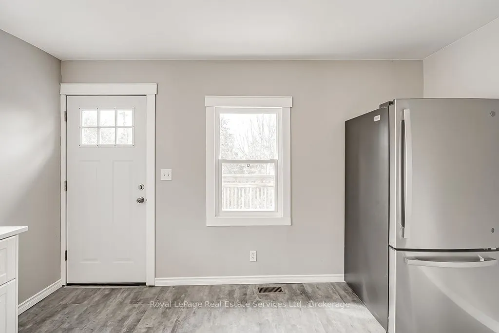 33 Rose Avenue, #Upper