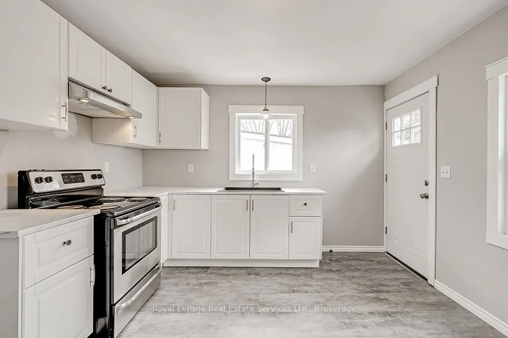 33 Rose Avenue, #Upper