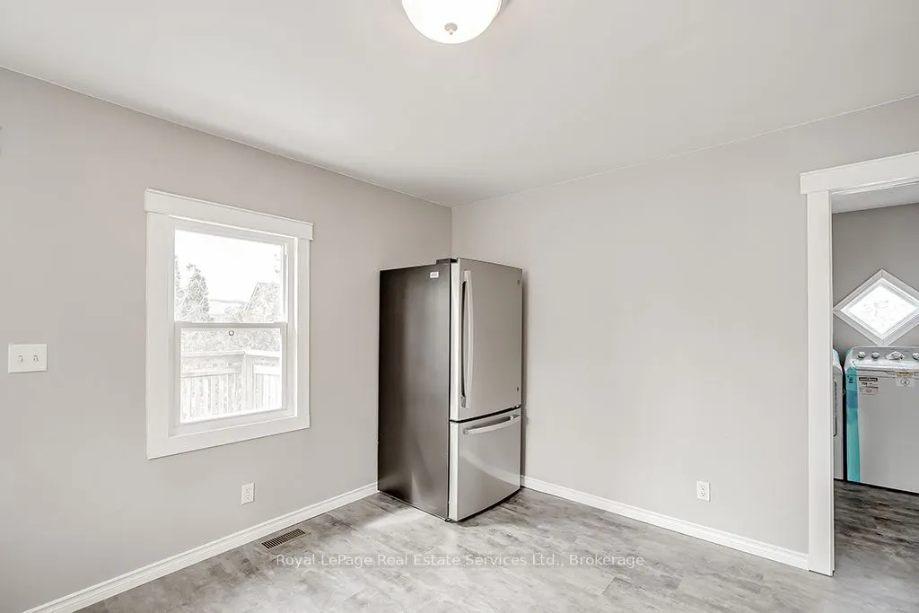 33 Rose Avenue, #Upper
