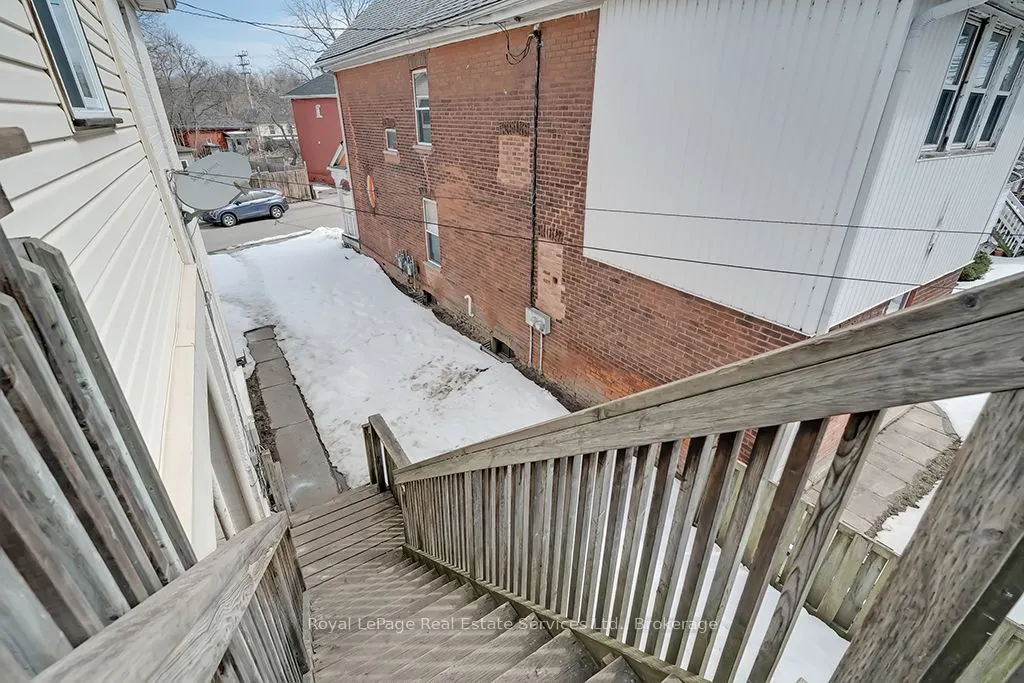 33 Rose Avenue, #Upper