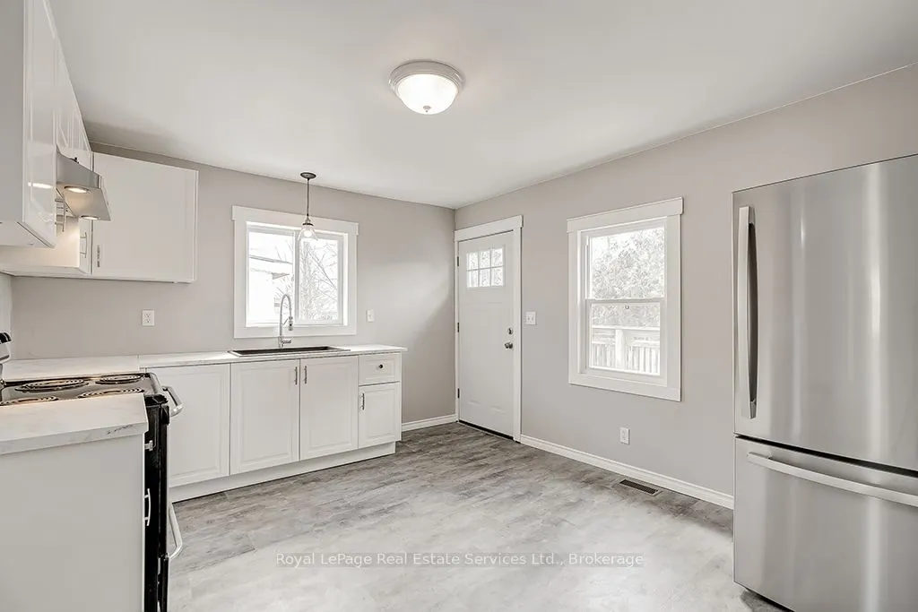 33 Rose Avenue, #Upper