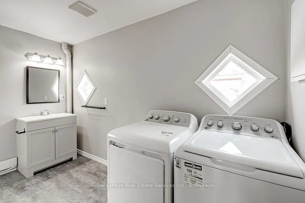 33 Rose Avenue, #Upper