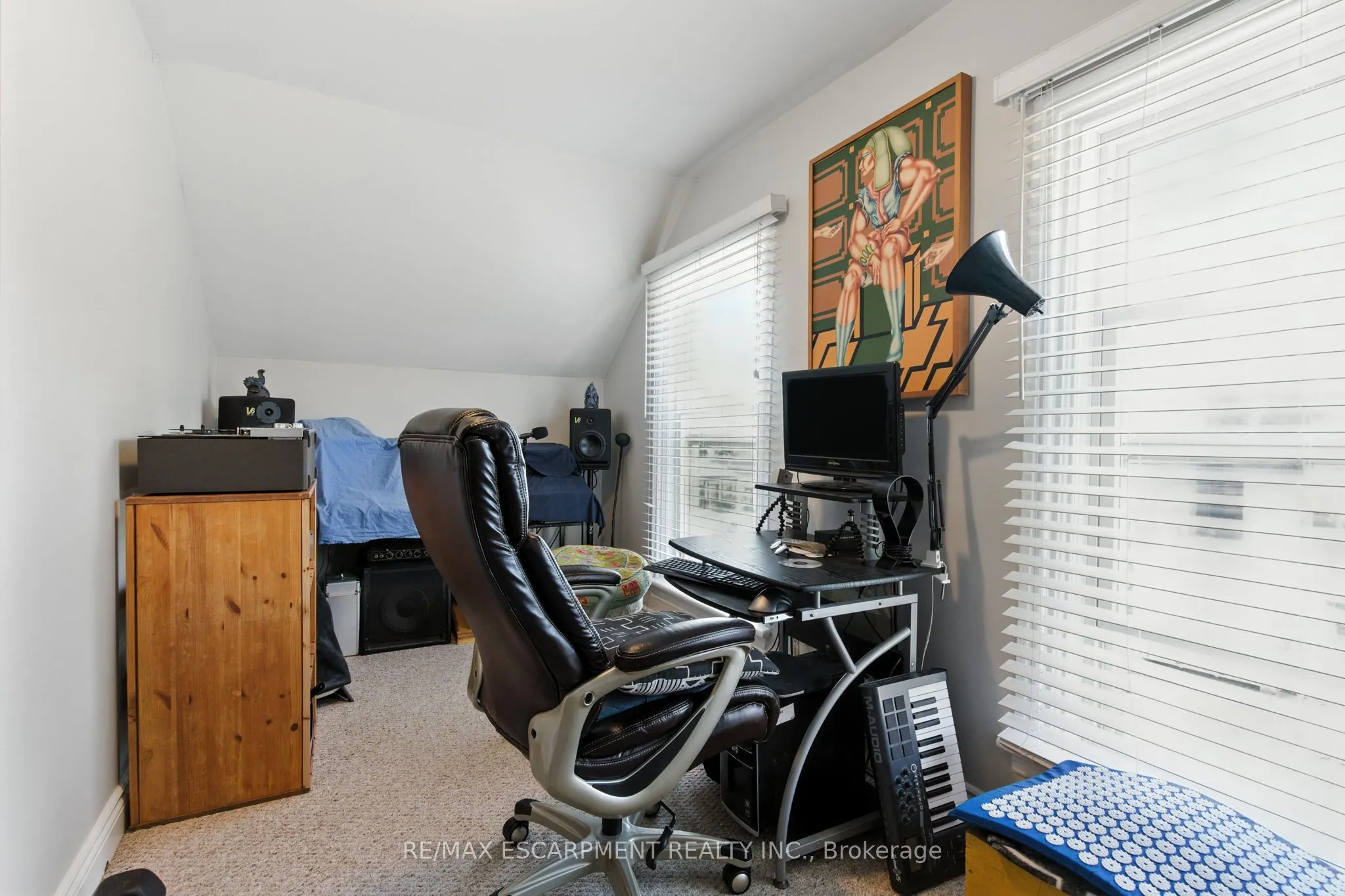 346 Hunter Street W