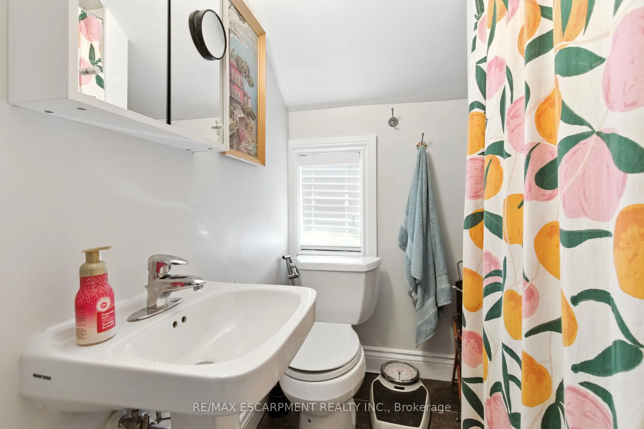 346 Hunter Street W