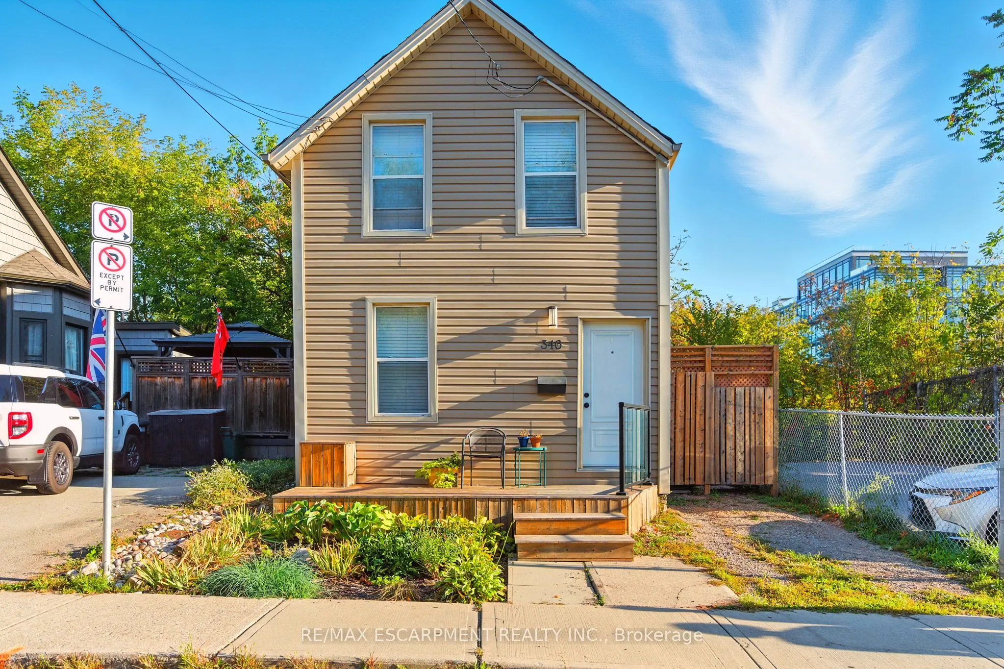 346 Hunter Street W