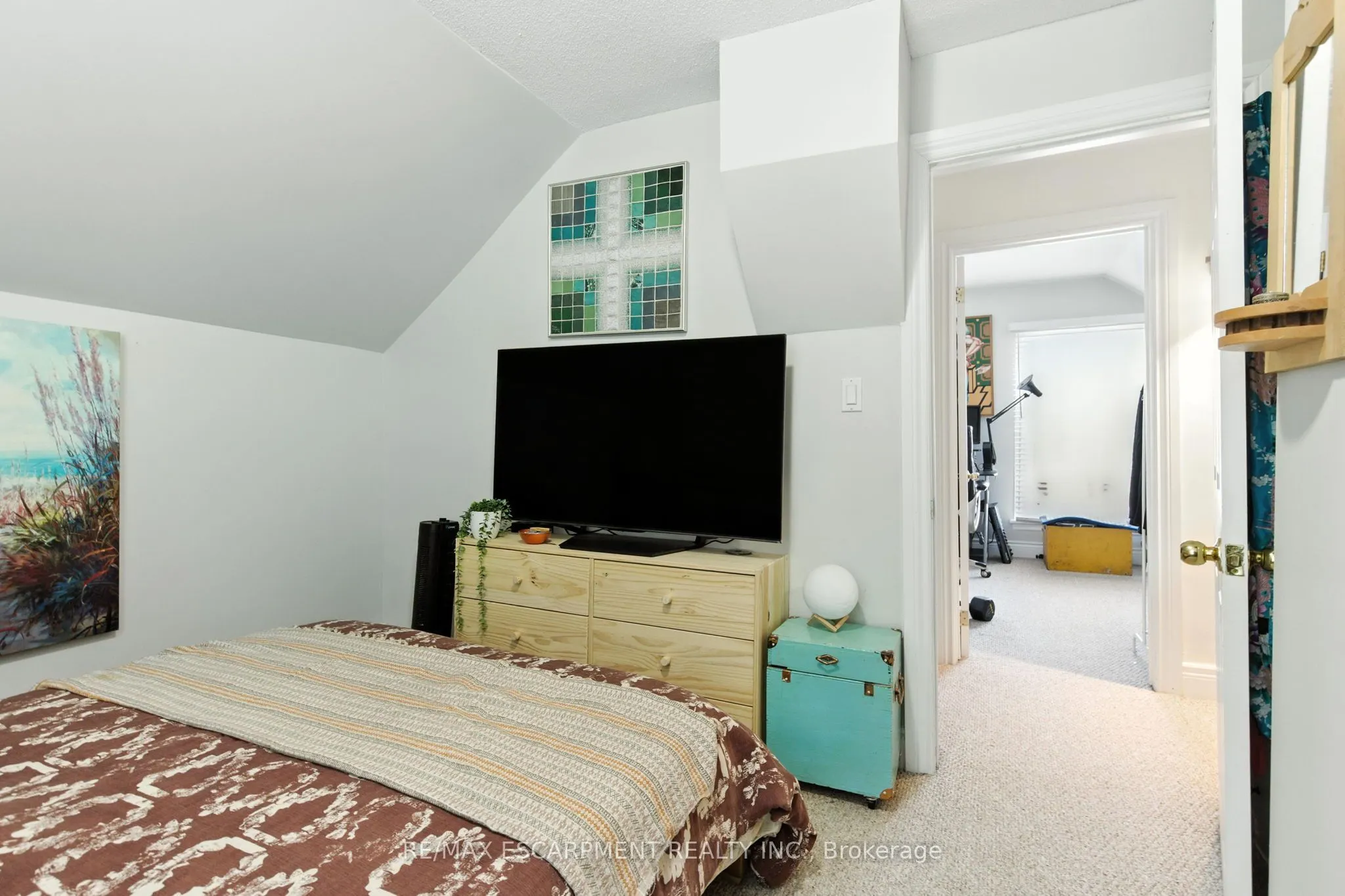 346 Hunter Street W